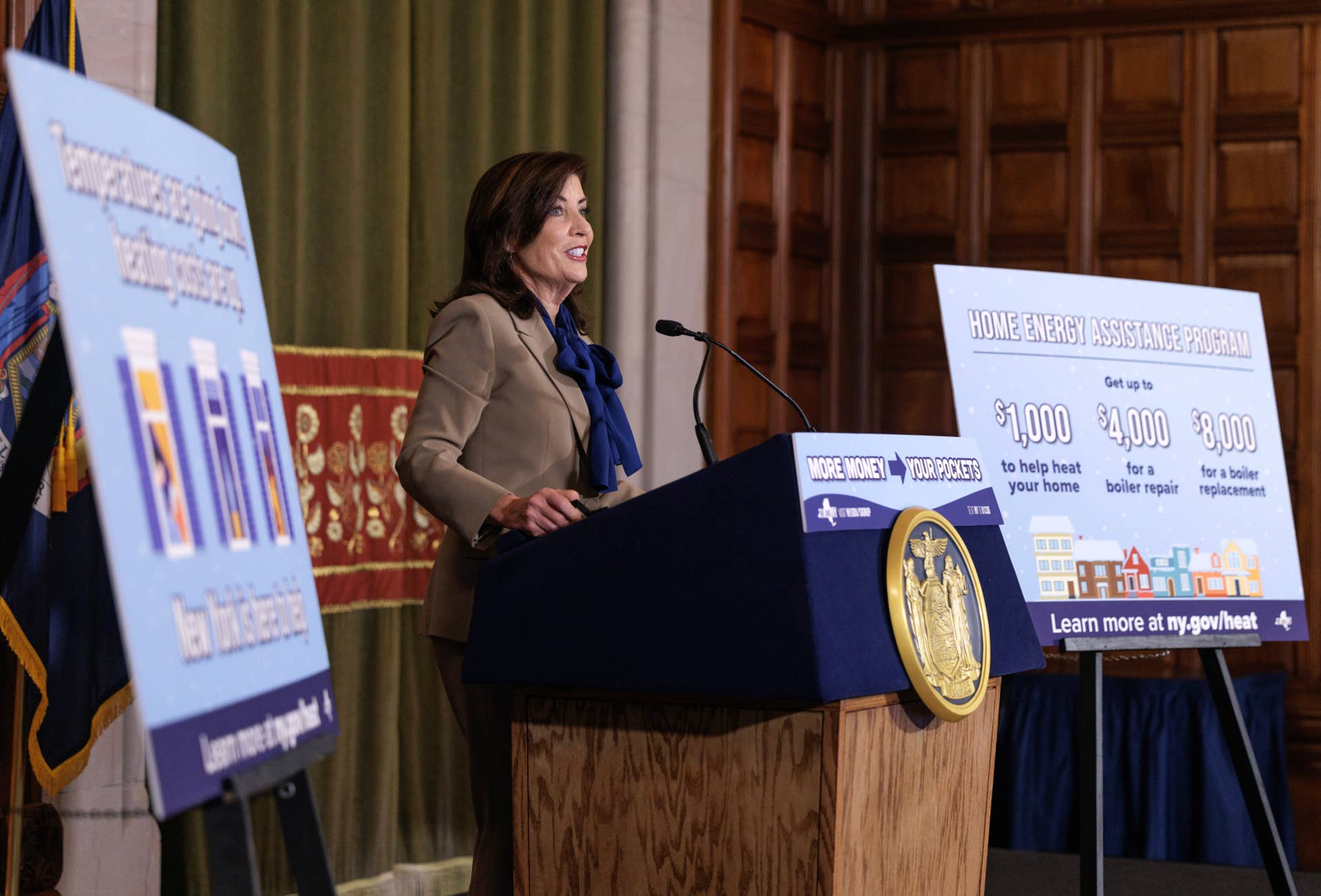 Governor Hochul, Senator Kirsten Gillibrand, and Representative Paul Tonko announce home heating and energy efficiency assistance to help New Yorkers lower heating costs this winter. (Mike Groll/Office of Governor Kathy Hochul)