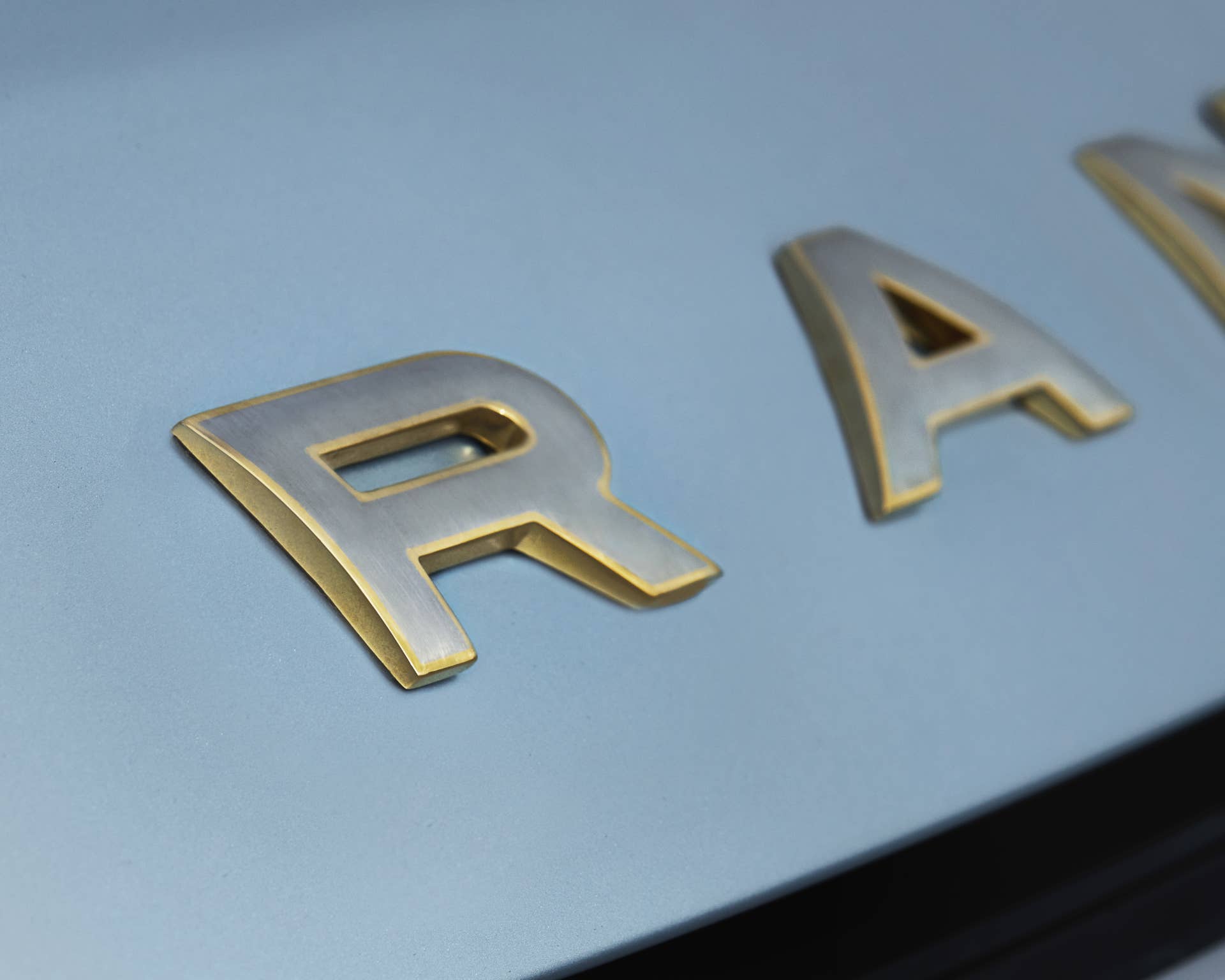 Range Rover SV Candeo - 18-Karat Solid Gold Badging