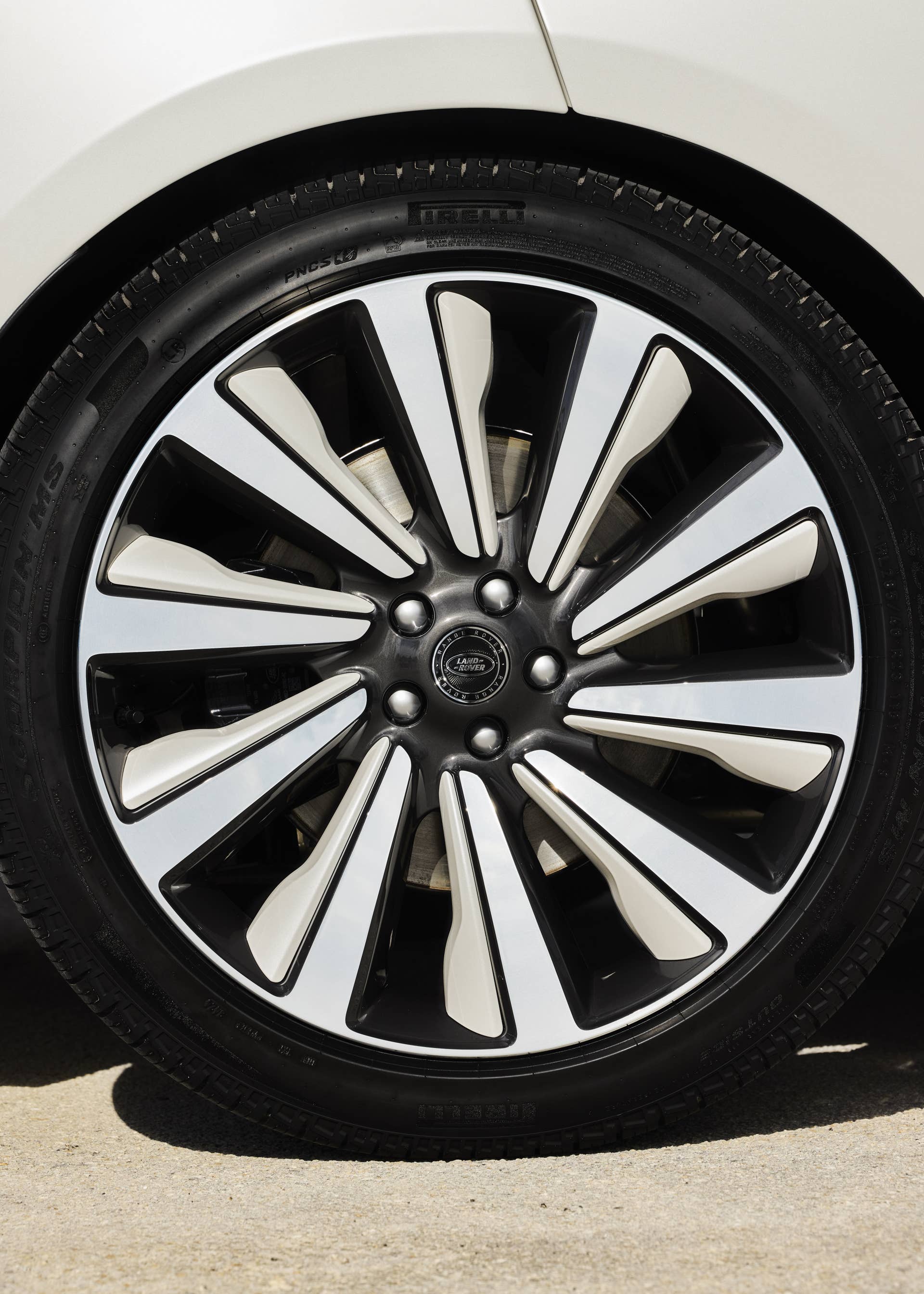 Range Rover SV Candeo - Forged 23-Inch Diamond Turned Wheels