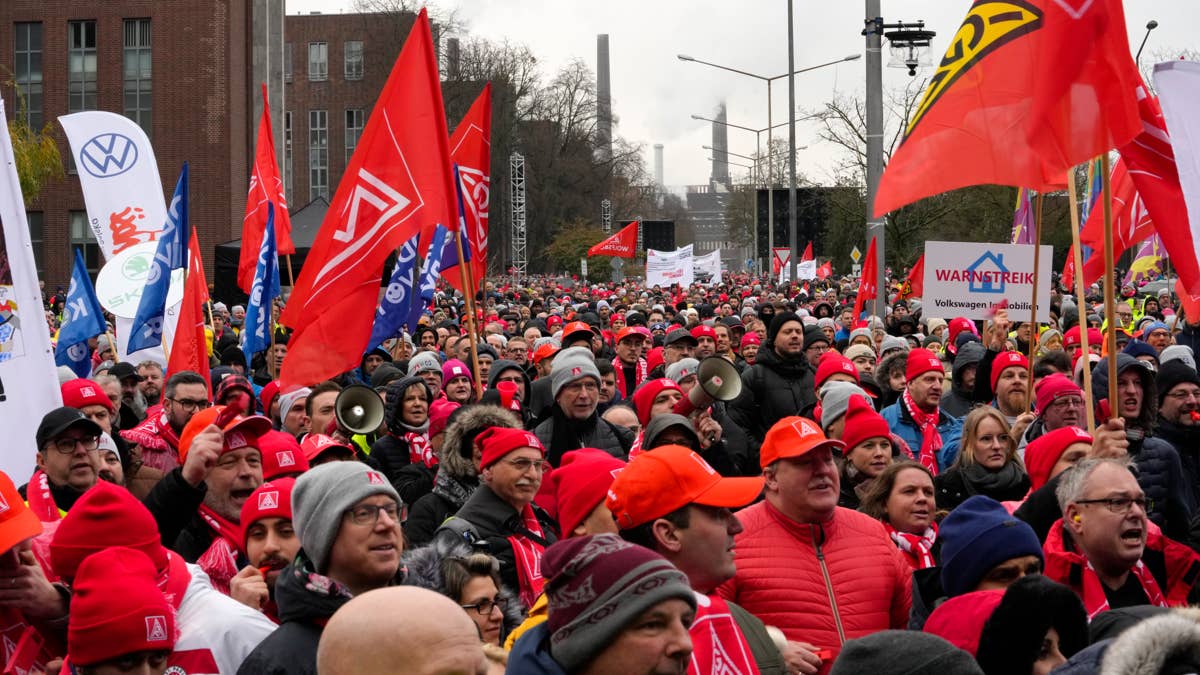 ig-metall-resumes-volkswagen-warning-strikes.jpg?profile=rss