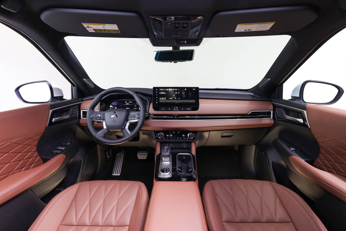 2025 Outlander new interior