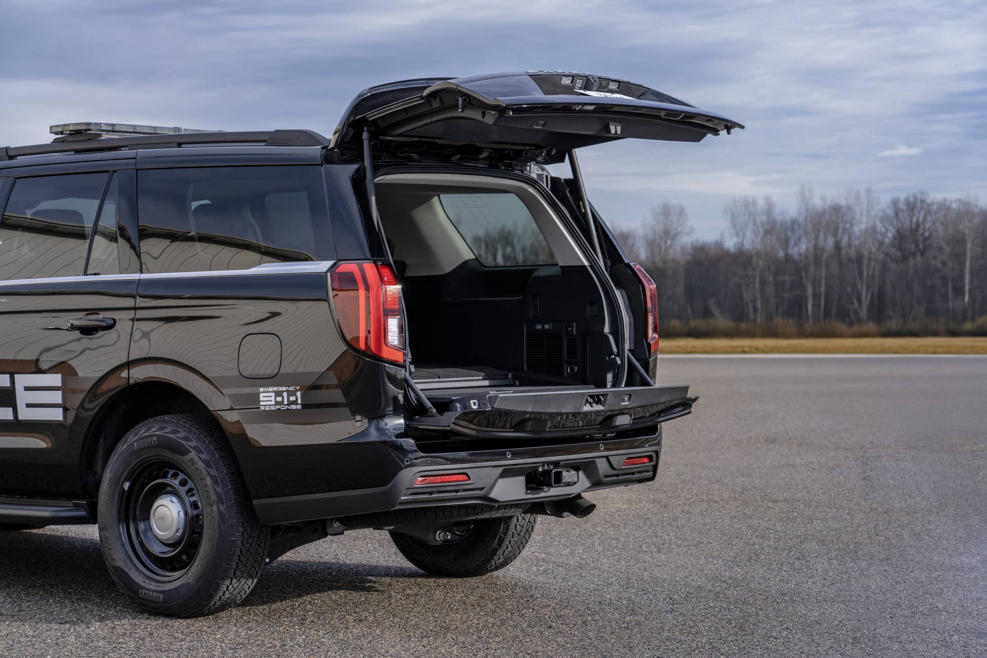 2025 Ford Expedition SSV split tailgate