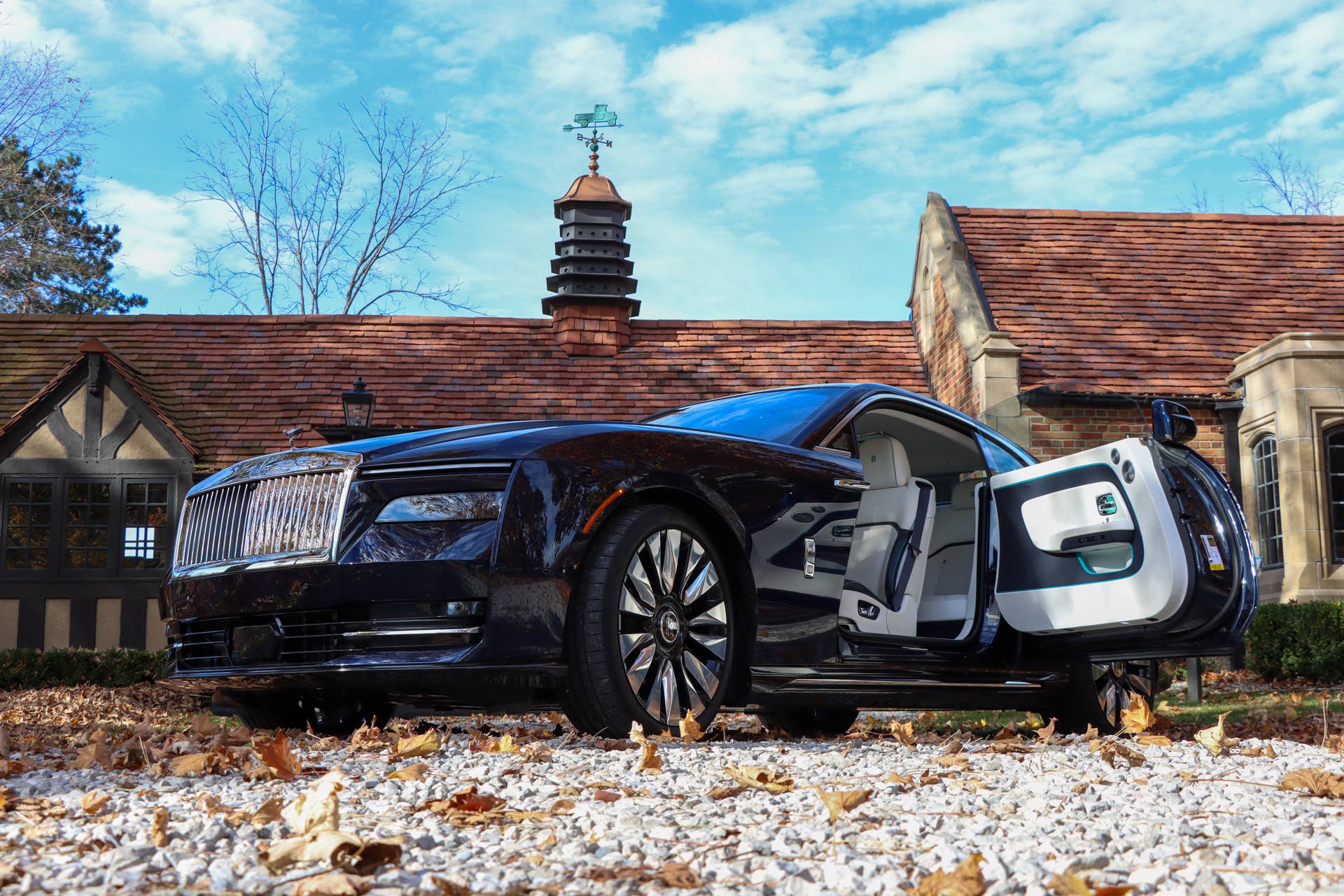 2024-rolls-royce-spectre.jpg