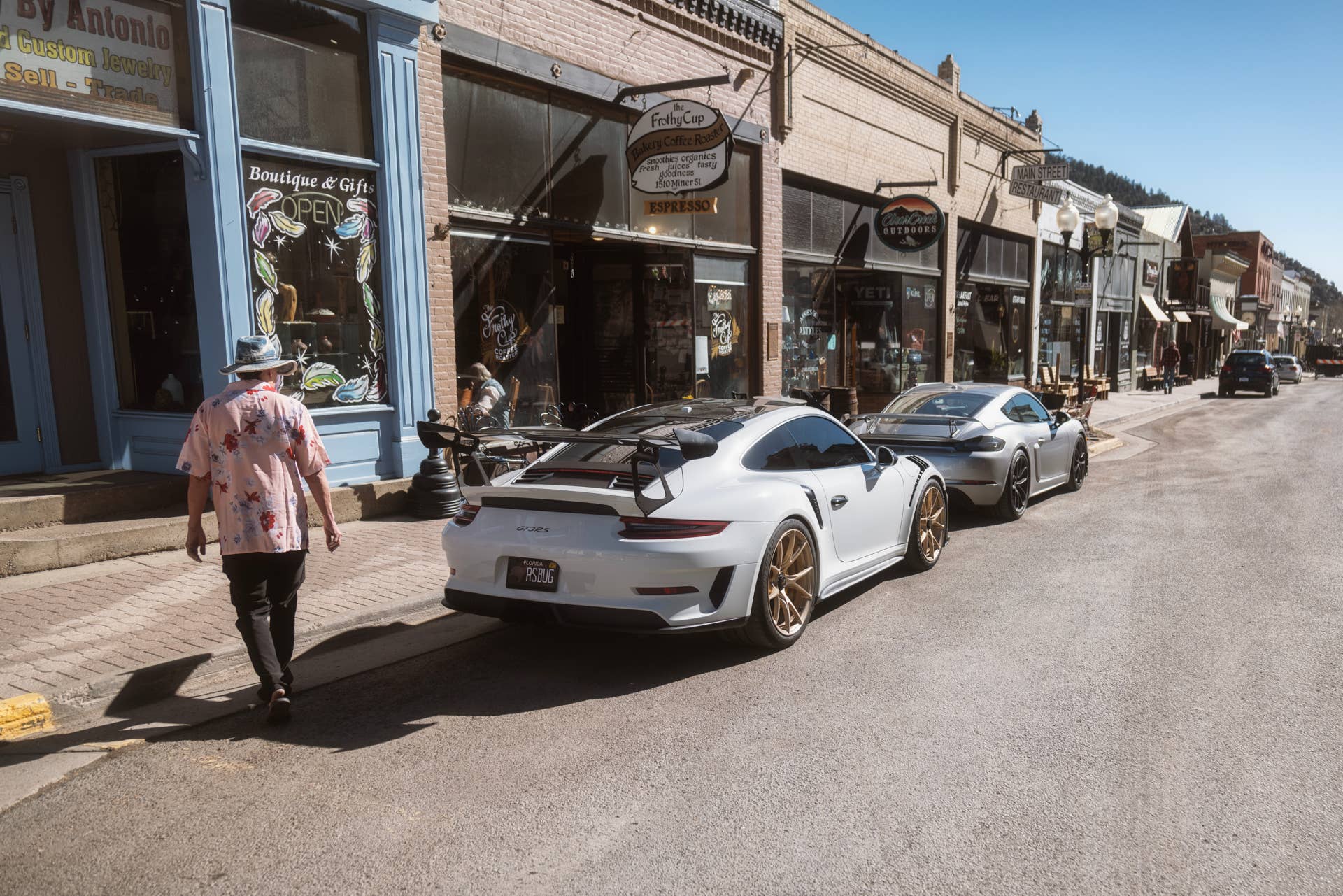 991.2 GT3 RS and 718 Porsche GT4