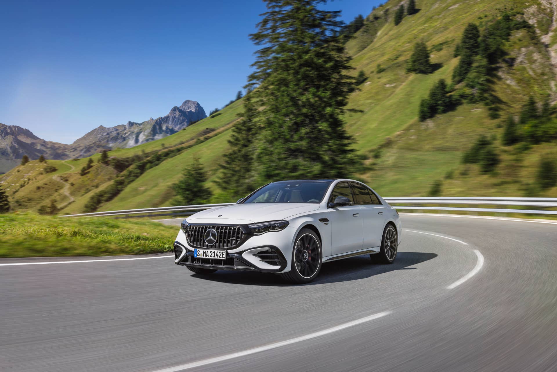 Mercedes-AMG E 53 HYBRID 4MATIC+
