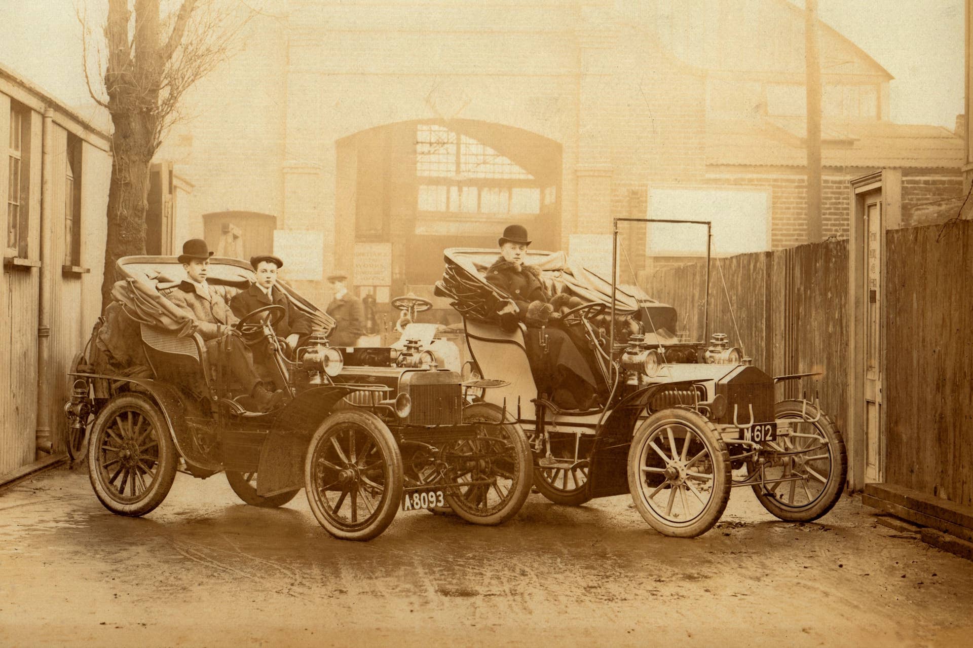 1904 Royce 10 H.P. outside of the C.S. Rolls showroom