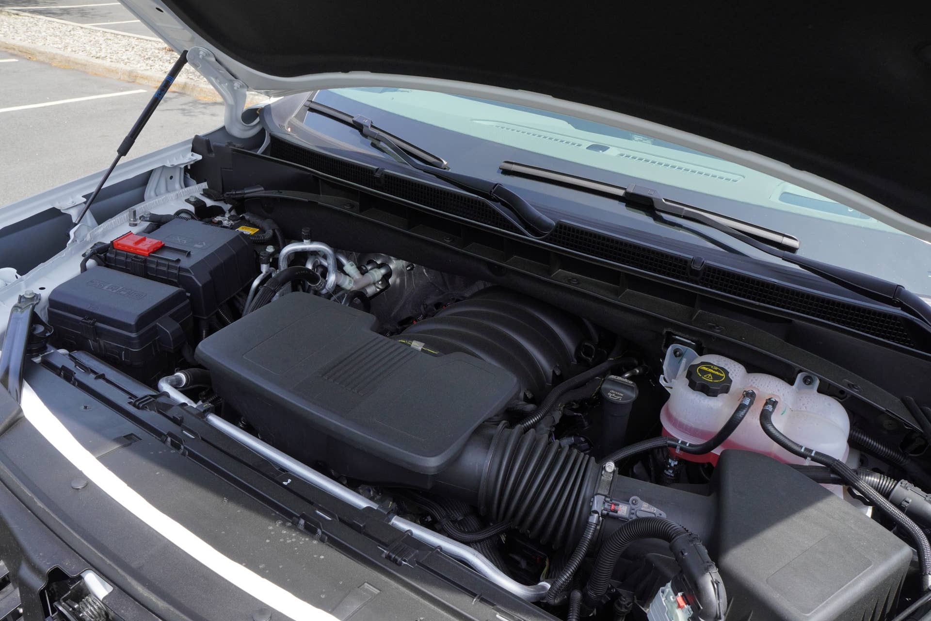 The L87 engine under the hood of the 2025 Cadillac Escalade Platinum