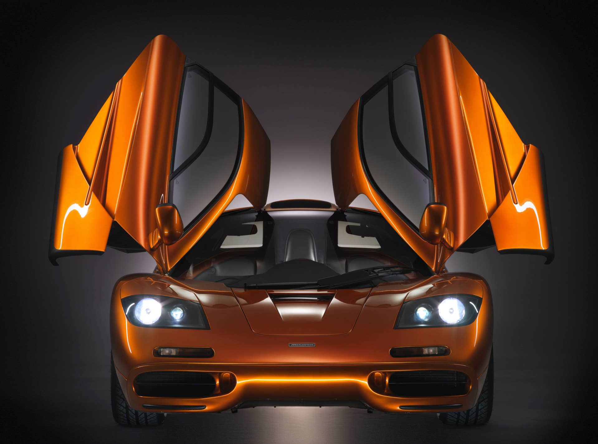 McLaren F1 front view with doors open