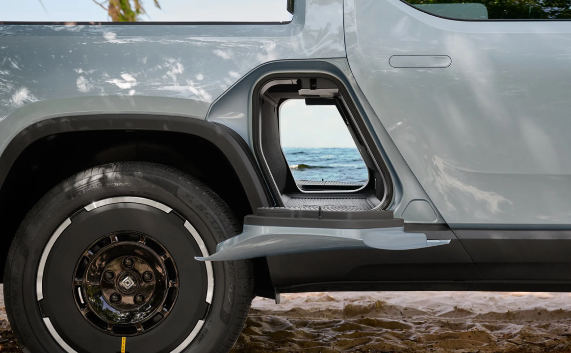 2025 Rivian R1T