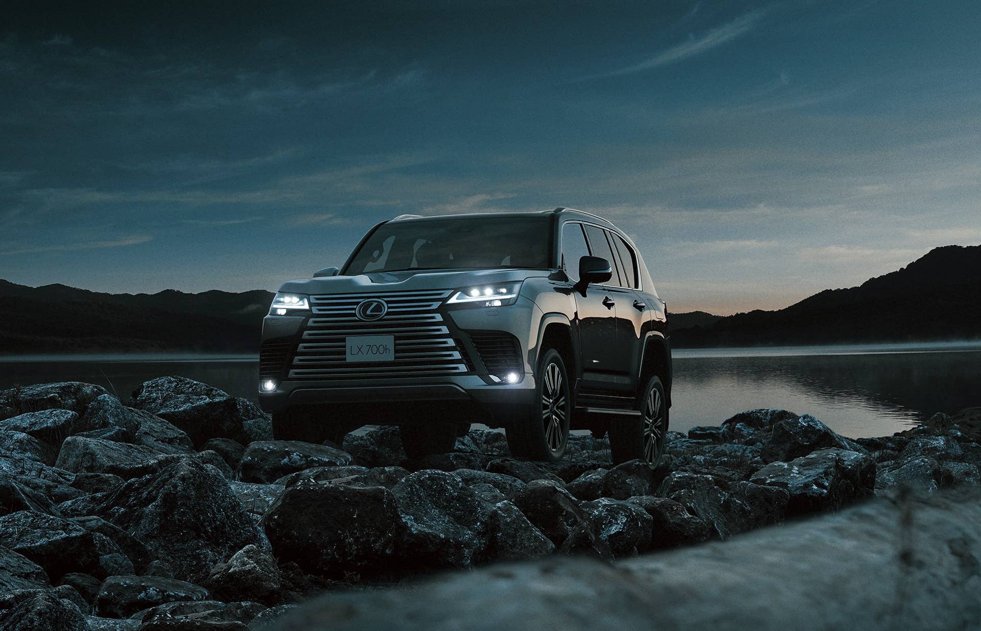 2025 Lexus LX 700h