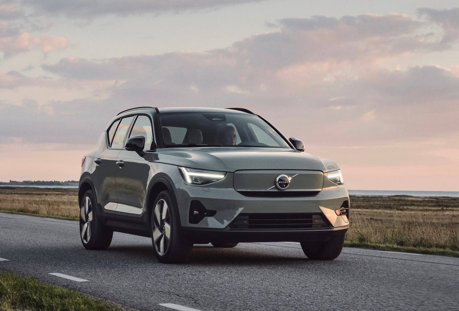 2023 Volvo XC40 exterior