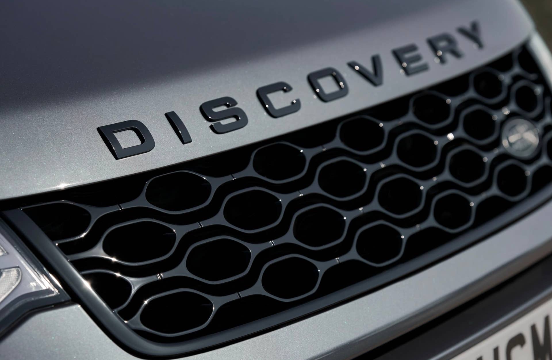 Land Rover Discovery Sport grille