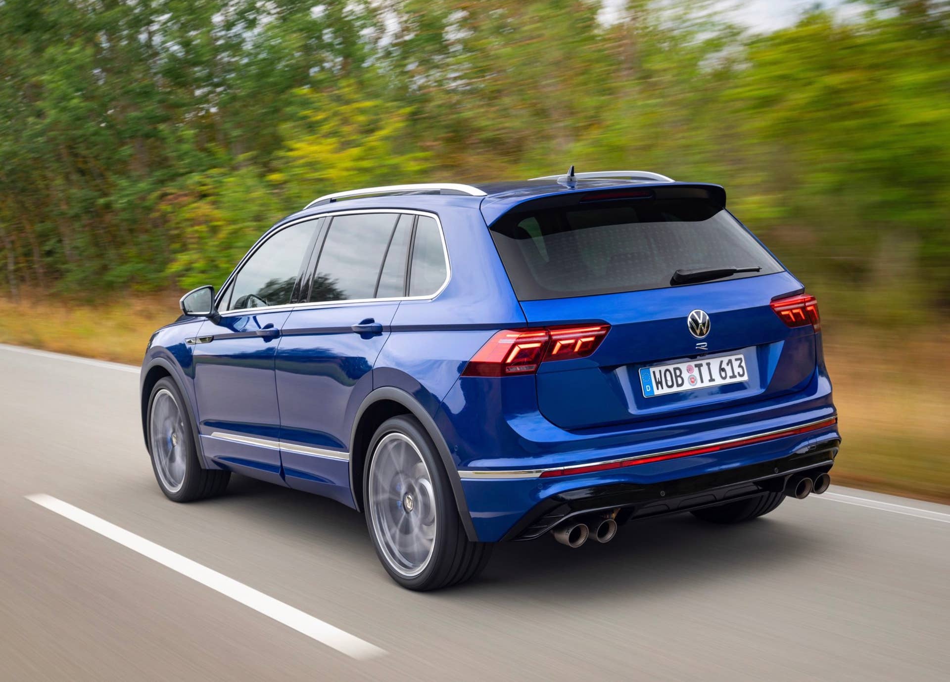 2021 Volkswagen Tiguan R rear 3/4 angle