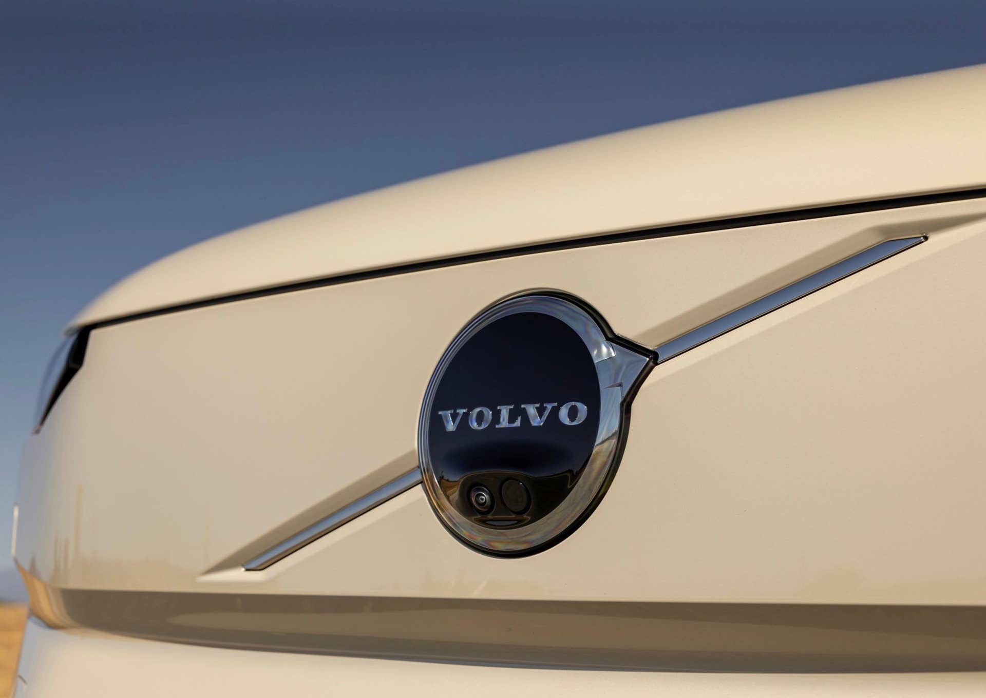 2025 Volvo EX90 badge
