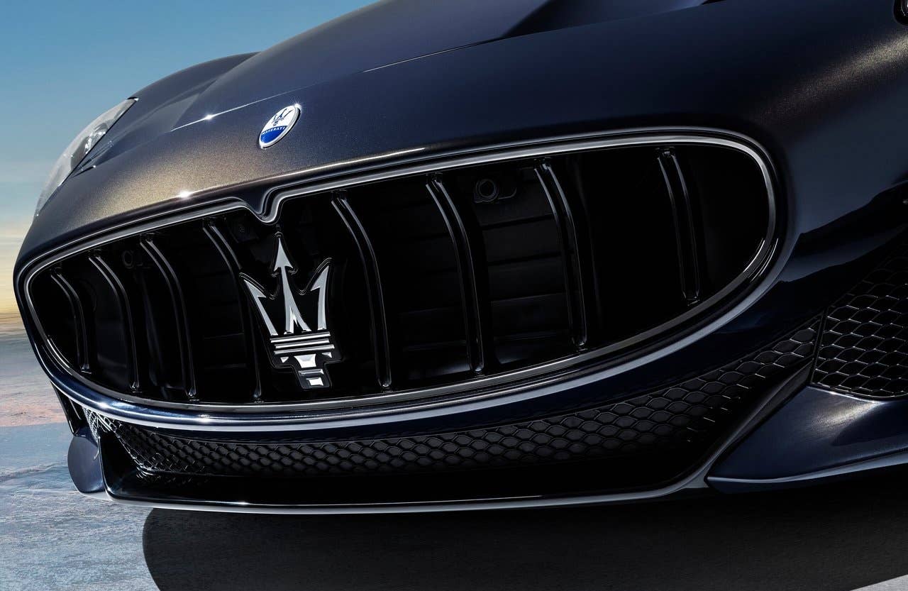 2025 Maserati GranCabrio Trofeo front emblem