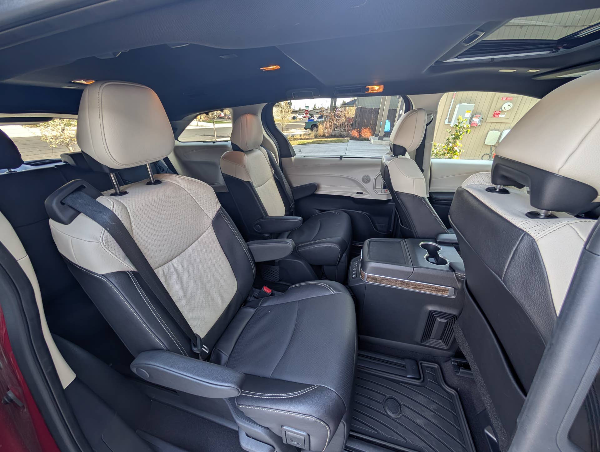The doors open on the Sienna Platinum HEV AWD