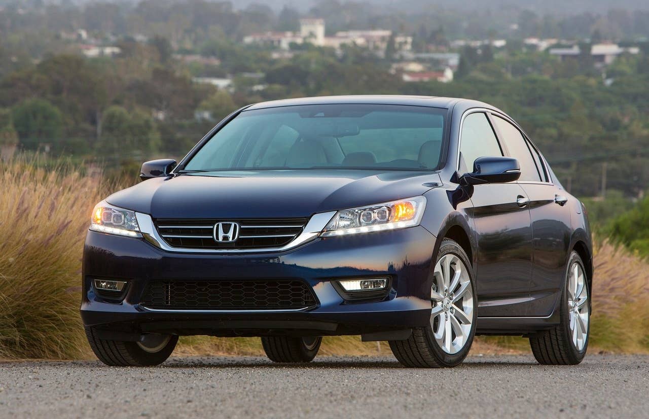 2013 Honda Accord front quarter beauty shot