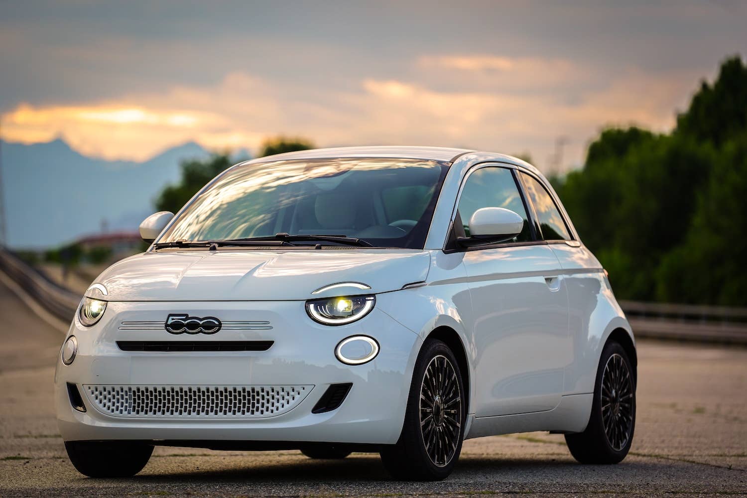 New Fiat 500 Hybrid front quarter static