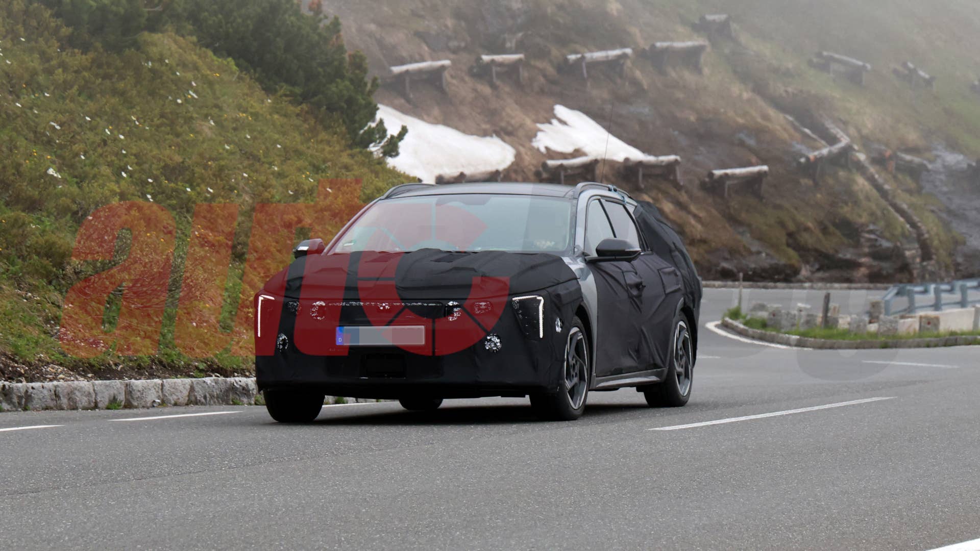 2026 Kia K4 wagon spy shot