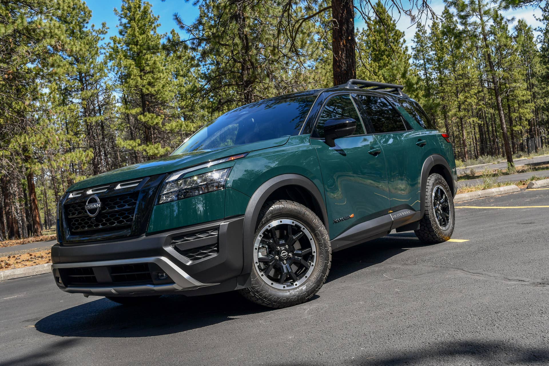 The side profile of the 2025 Nissan Pathfinder Rock Creek
