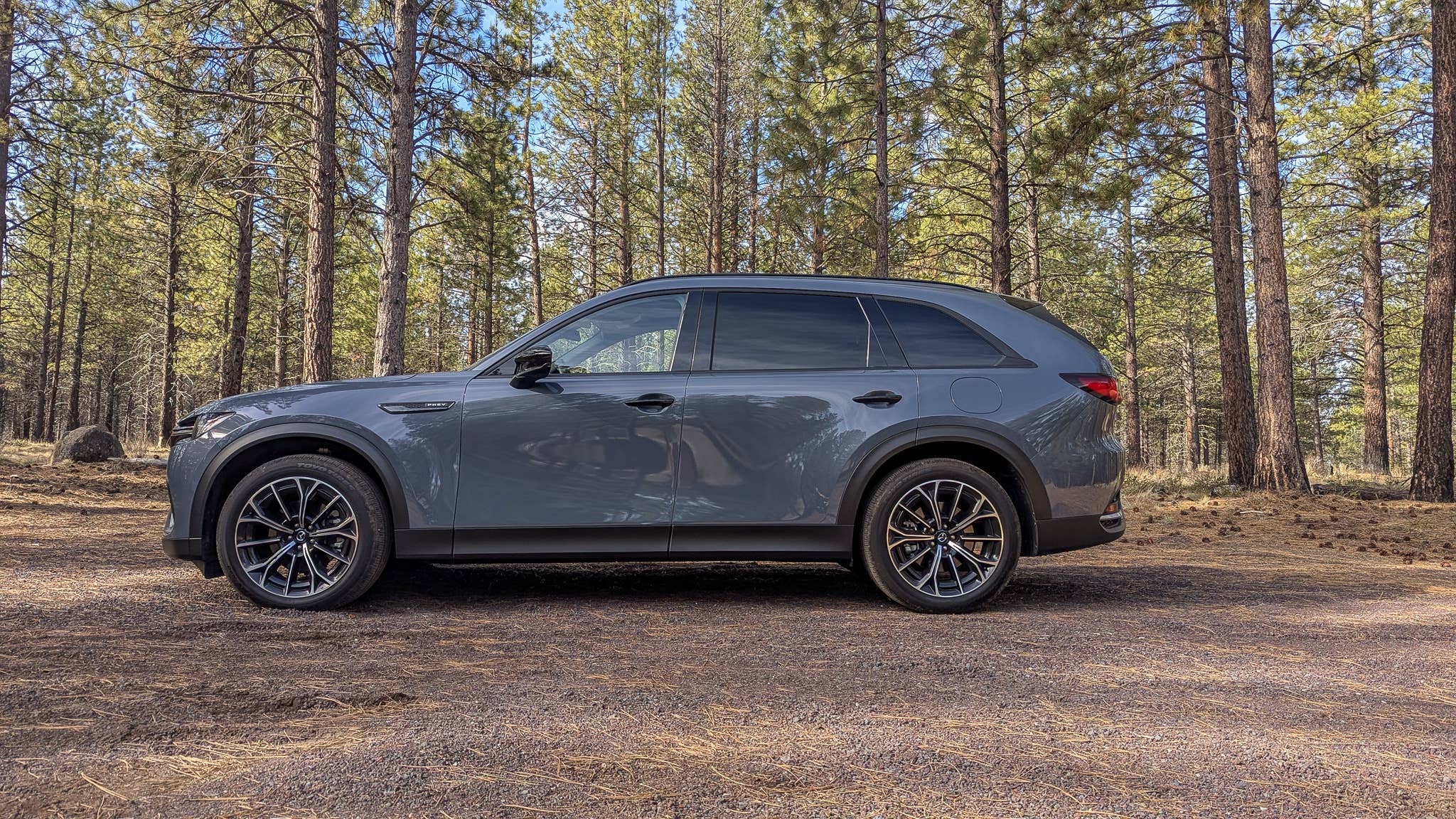 The side view of the Mazda CX-70 PHEV Premium Plus