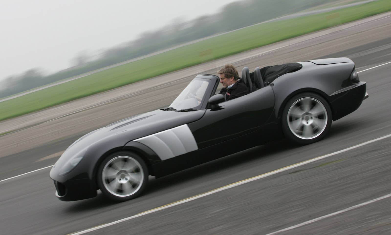 Marcos TSO Convertible side on-road dynamic