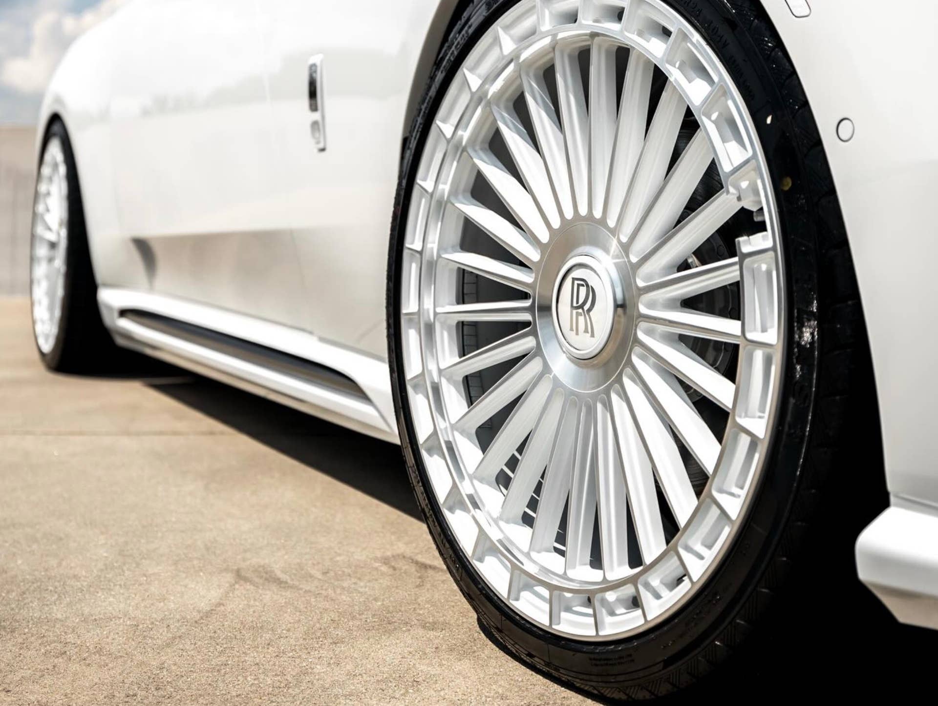 Rolls-Royce Spectre RS Is The Black Badge's Alter Ego - Autoblog