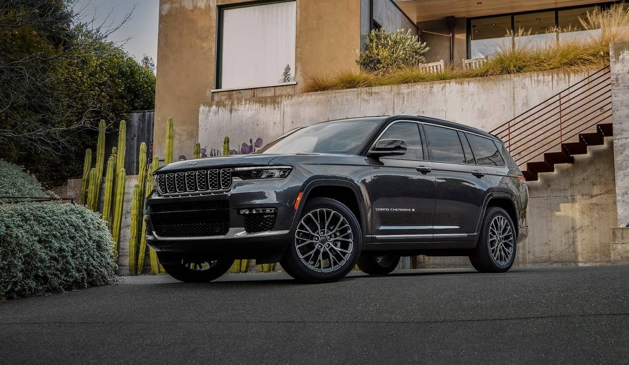 2021 Jeep Grand Cherokee L front quarter static