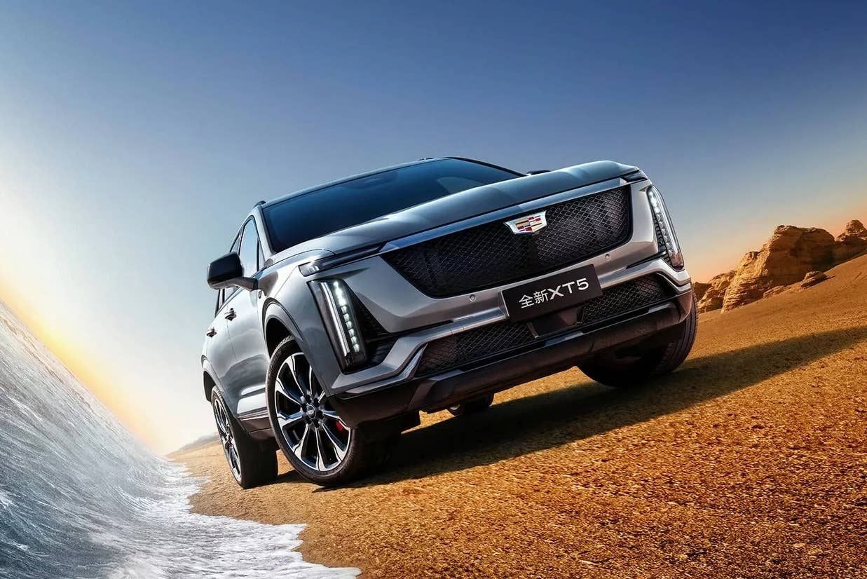 2025-2026 Cadillac XT5 silver front view