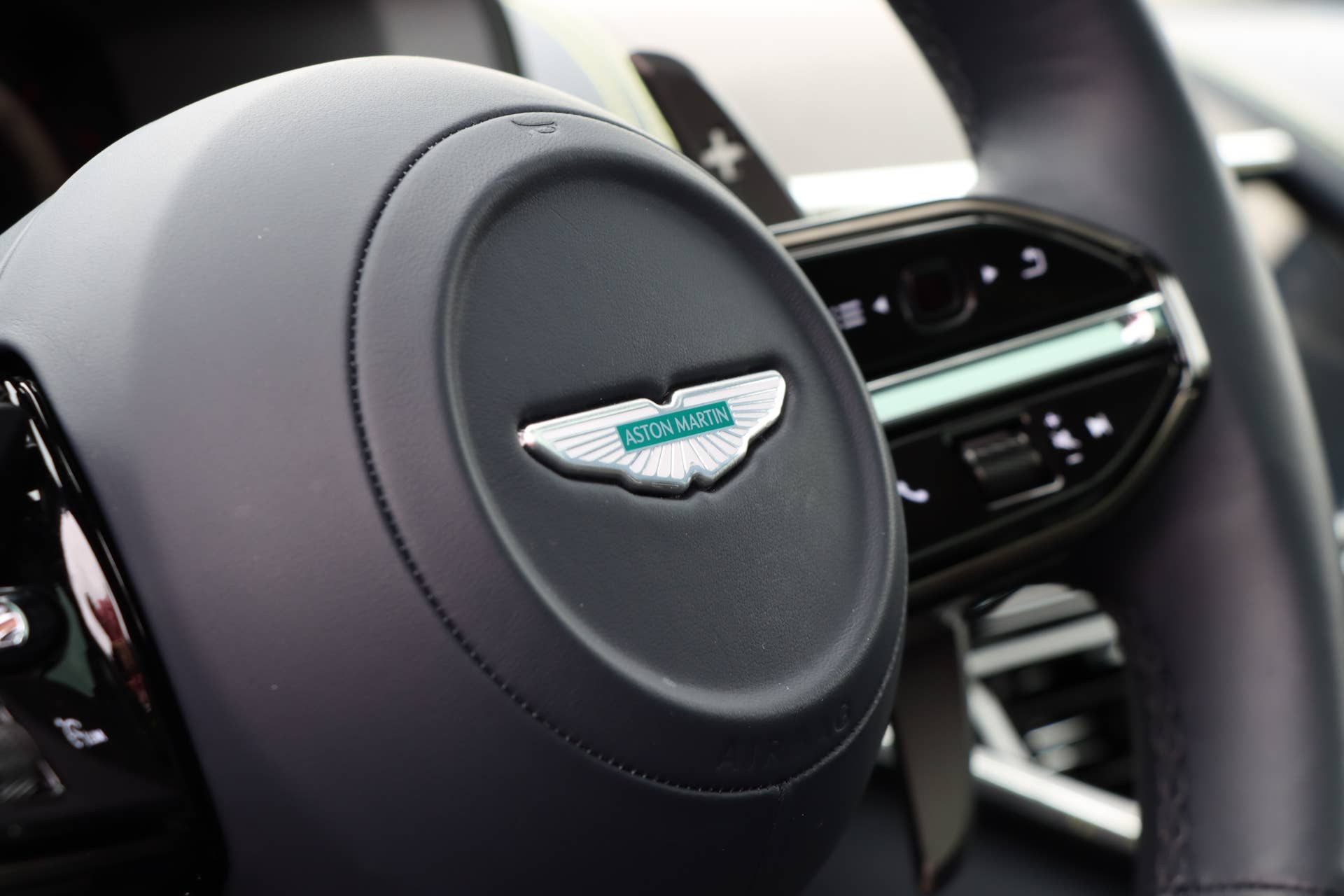 2025 Aston Martin DBX 707