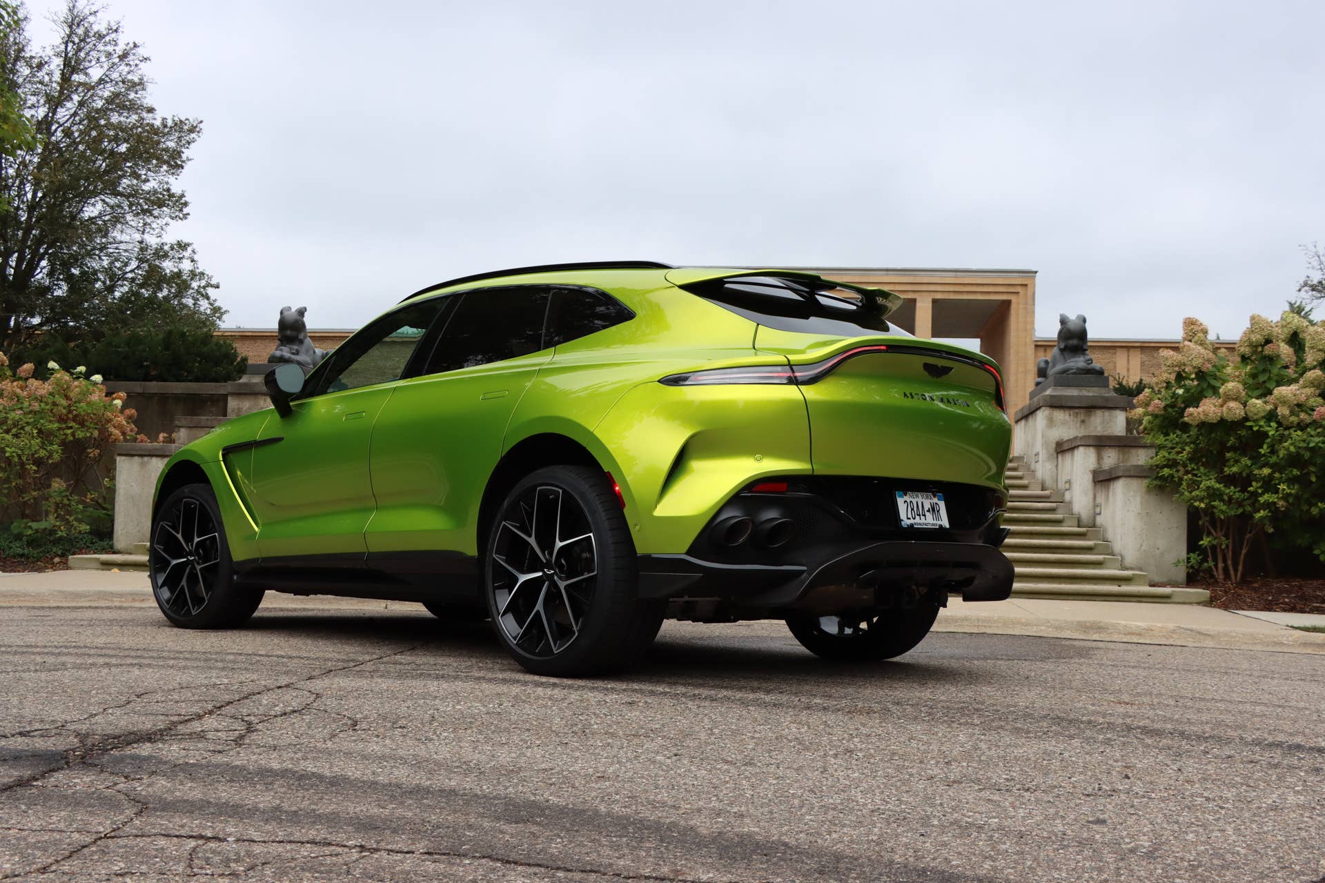 2025 Aston Martin DBX 707
