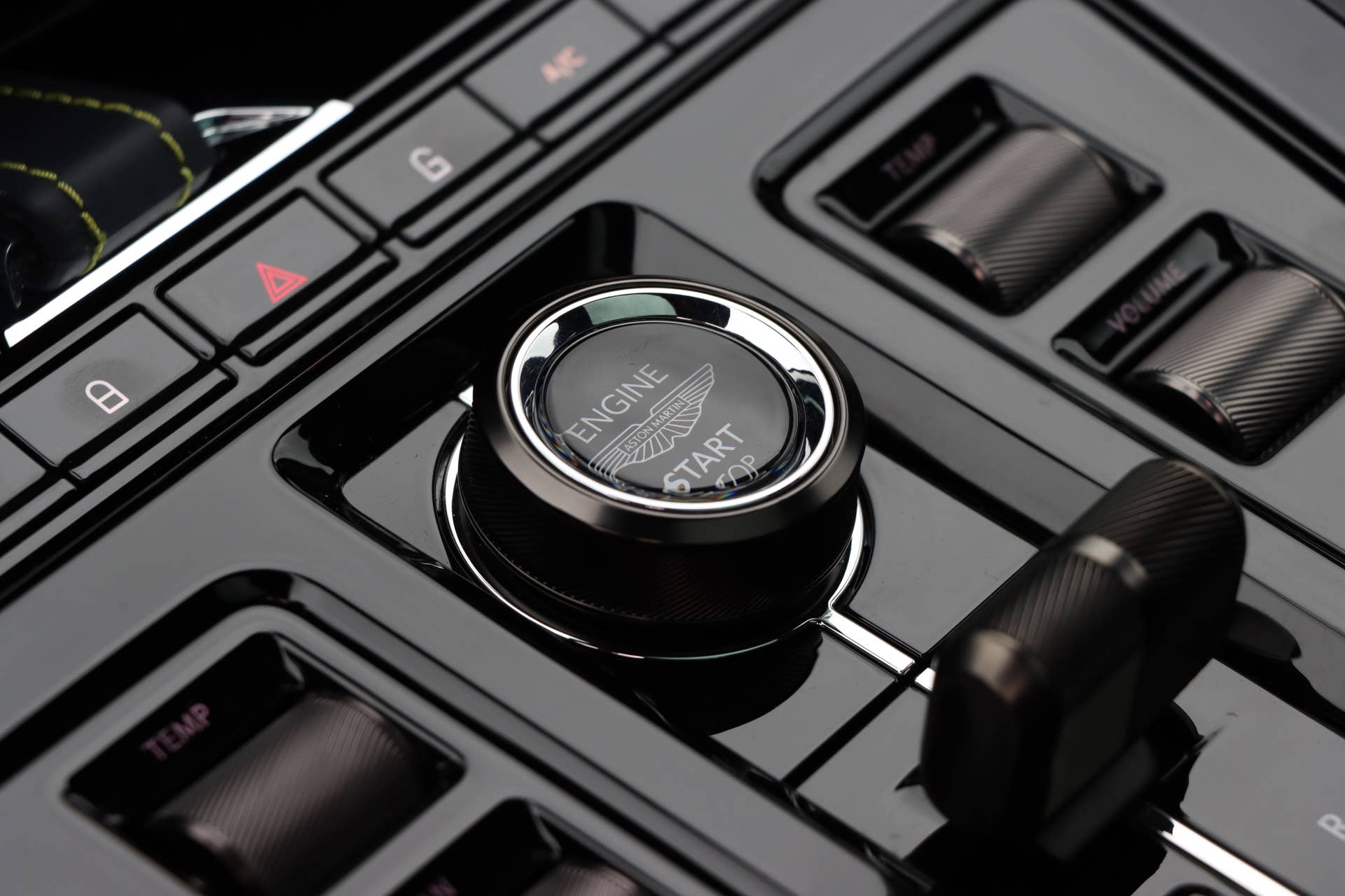 2025 Aston Martin DBX 707