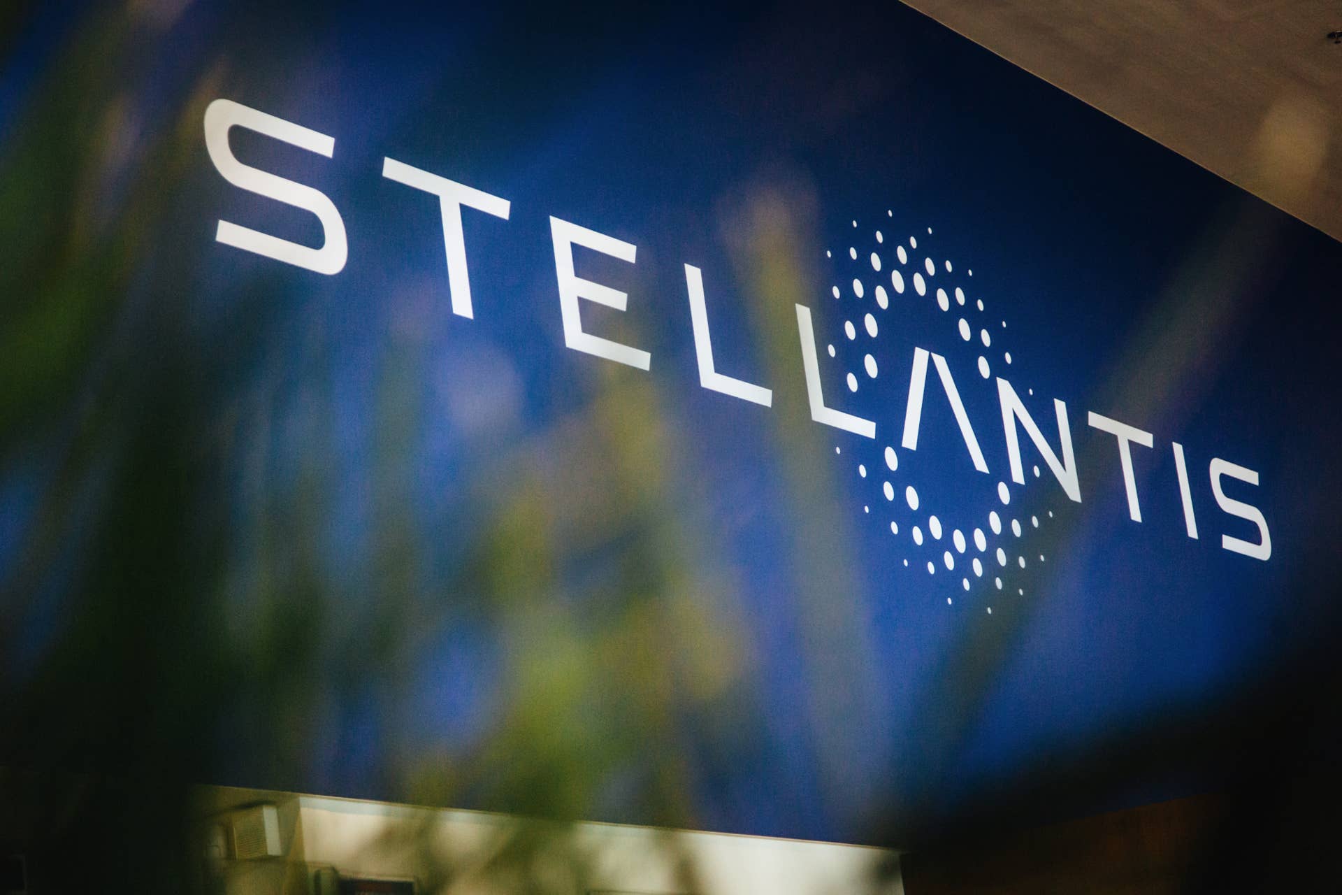 Stellantis expects first-half net loss of $2.7 billion as tariffs hit -  Autoblog