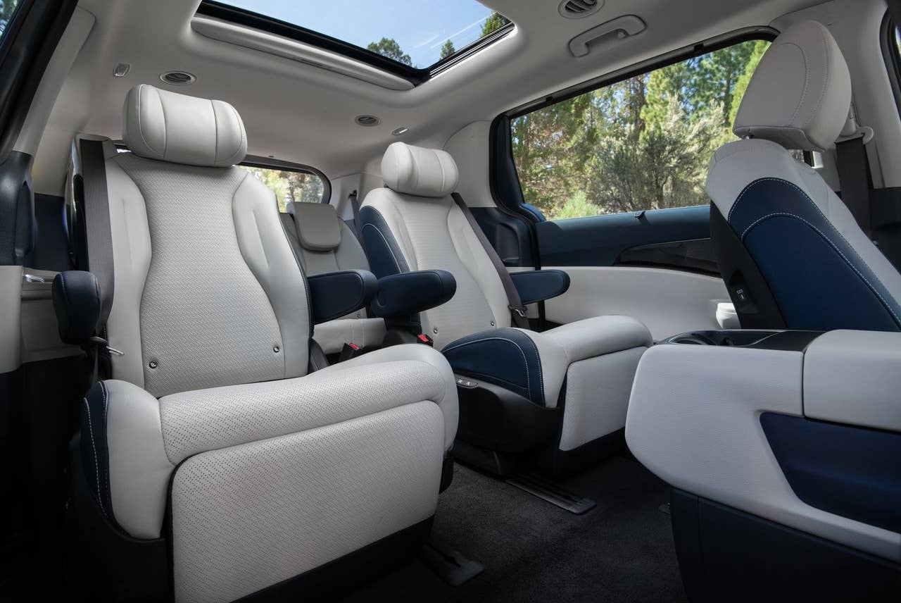 2025 Kia Carnival rear seats