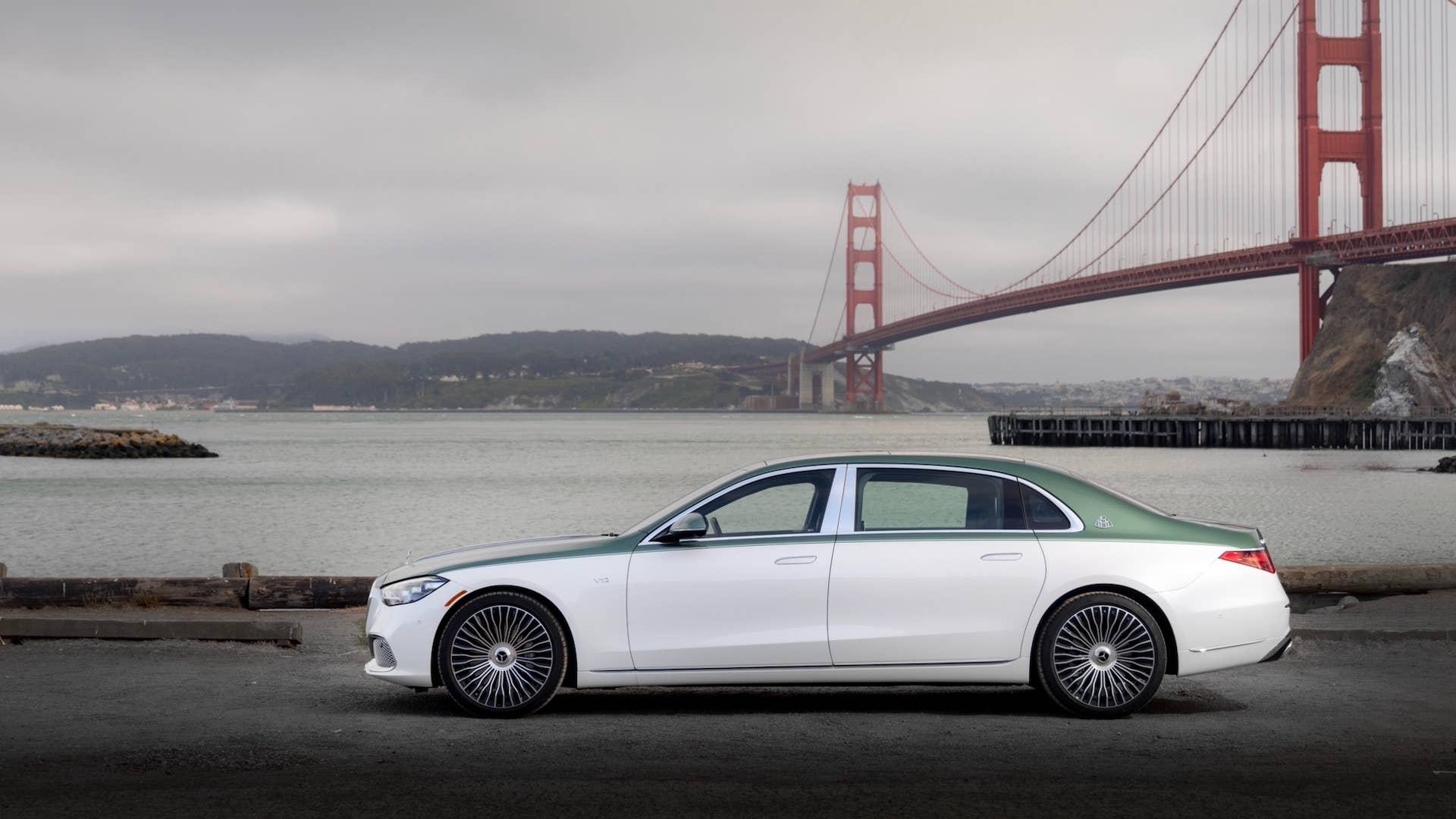 2026 Mercedes-Maybach S 680 Edition Emerald Isle in Mid Ireland Green and Moonlight White side view