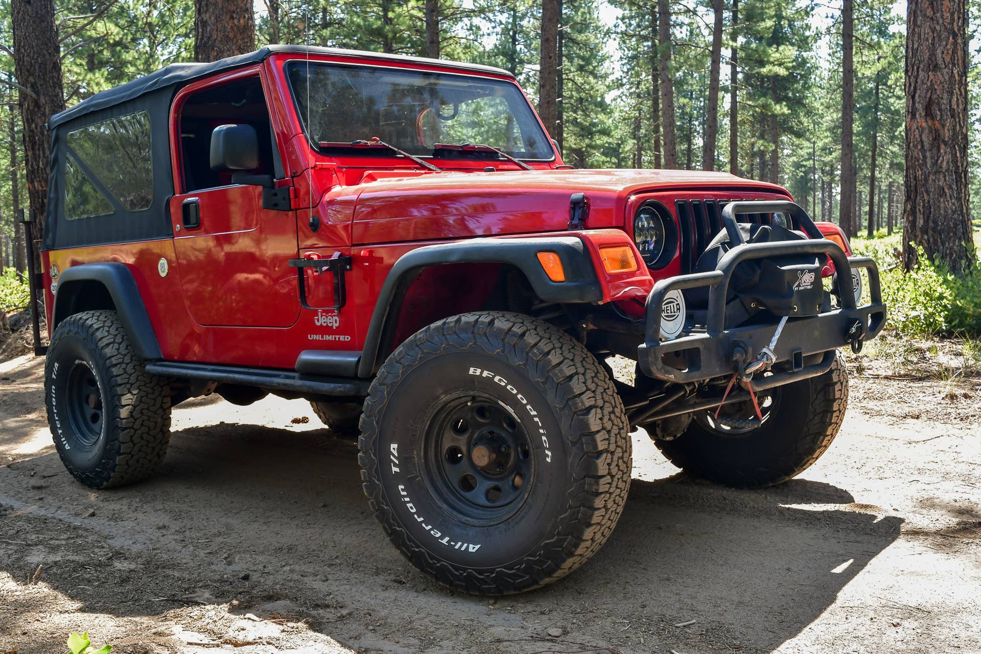 The front end of my 2006 Jeep Wrangler LJ equipped with BFGoodrich KO2 AT tires