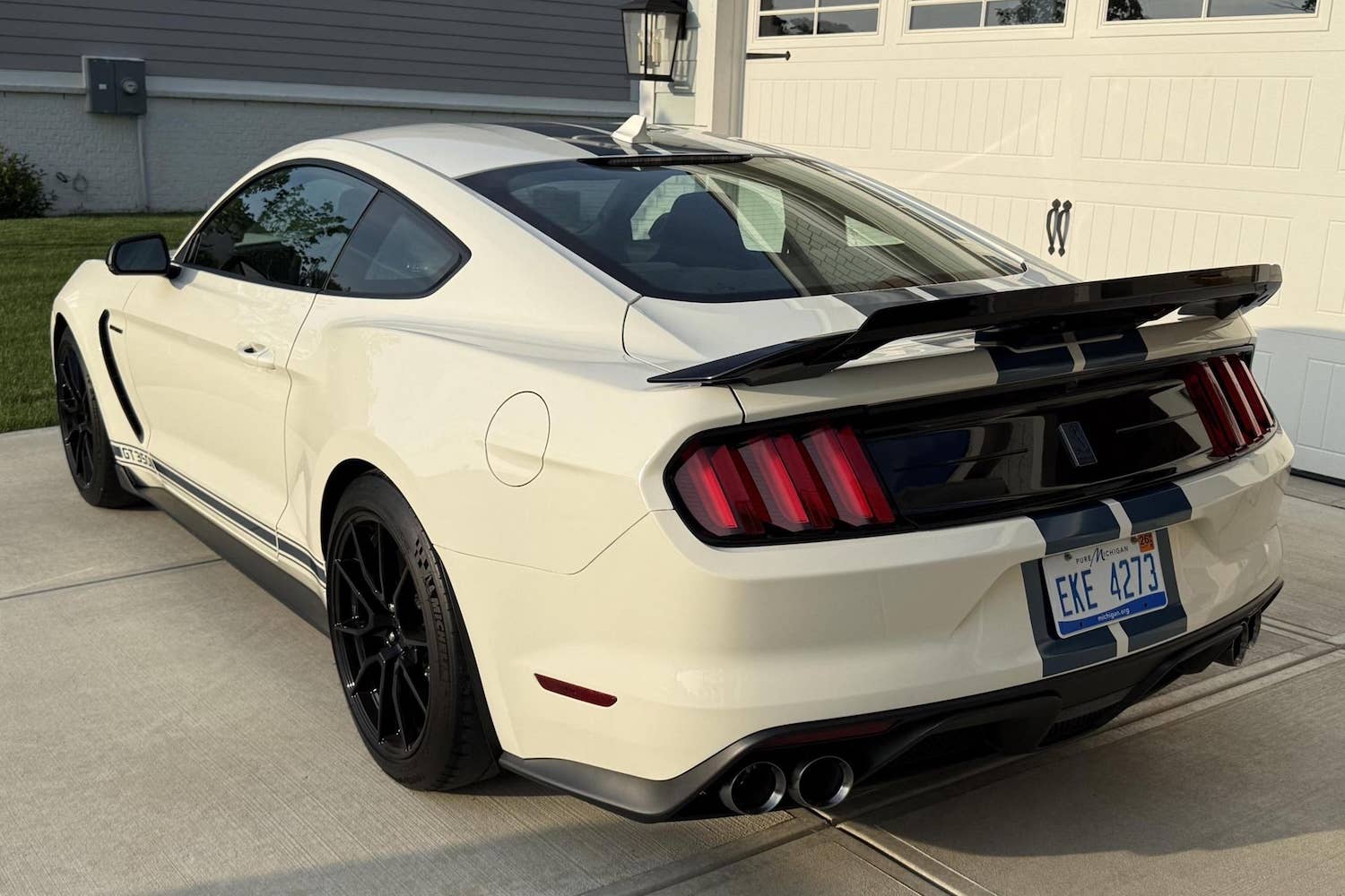 2020 Ford Mustang Shelby GT350 rear quarter static
