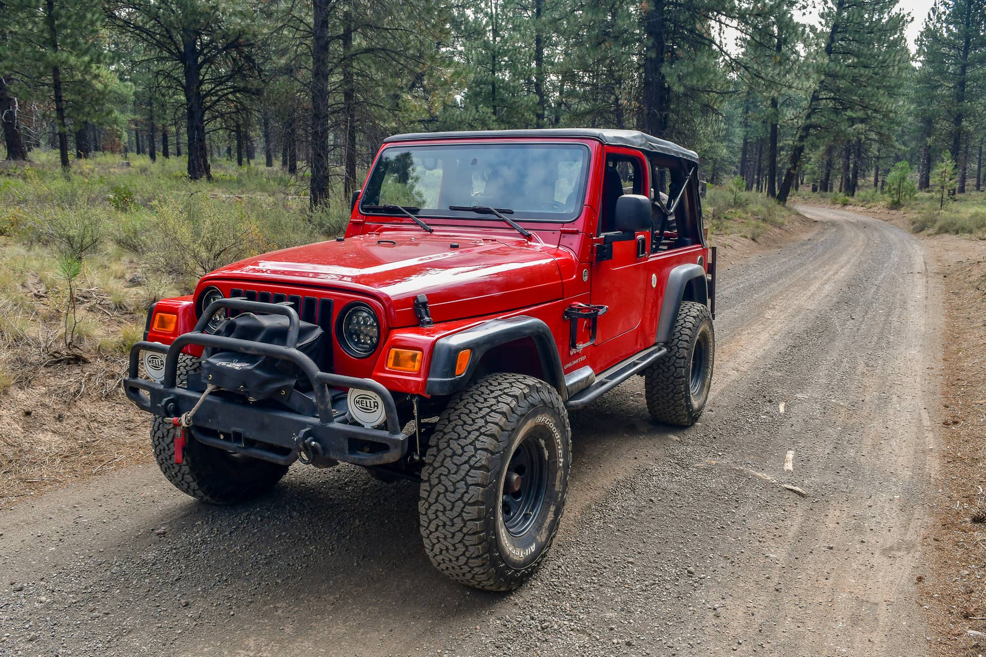 The front end of my Jeep equipped with BFGoodrich KO2 AT tires
