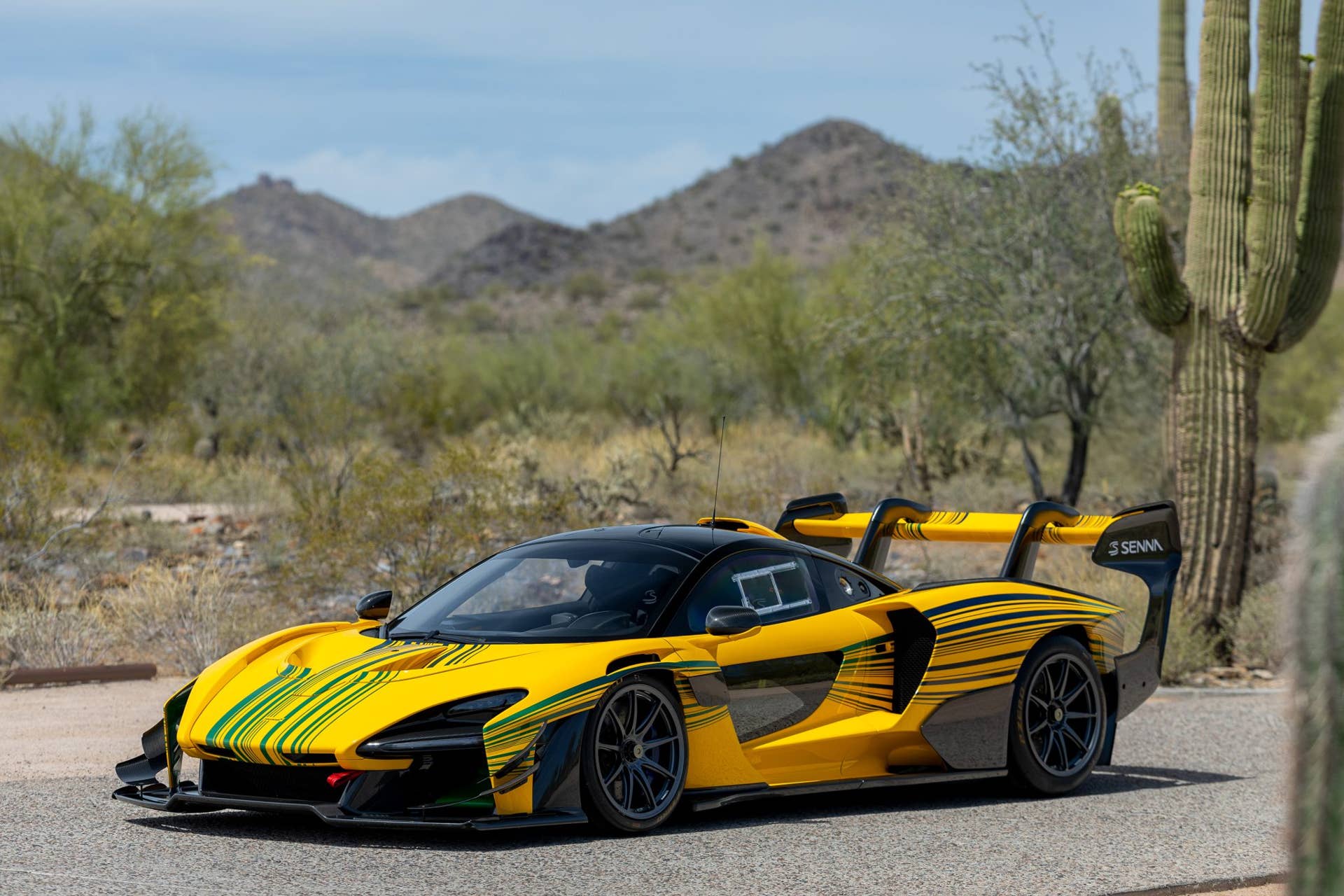 senna、他の方はご購入ご遠慮下さい 2020 McLaren Senna GTR For Sale With Only 546 Miles - Autoblog