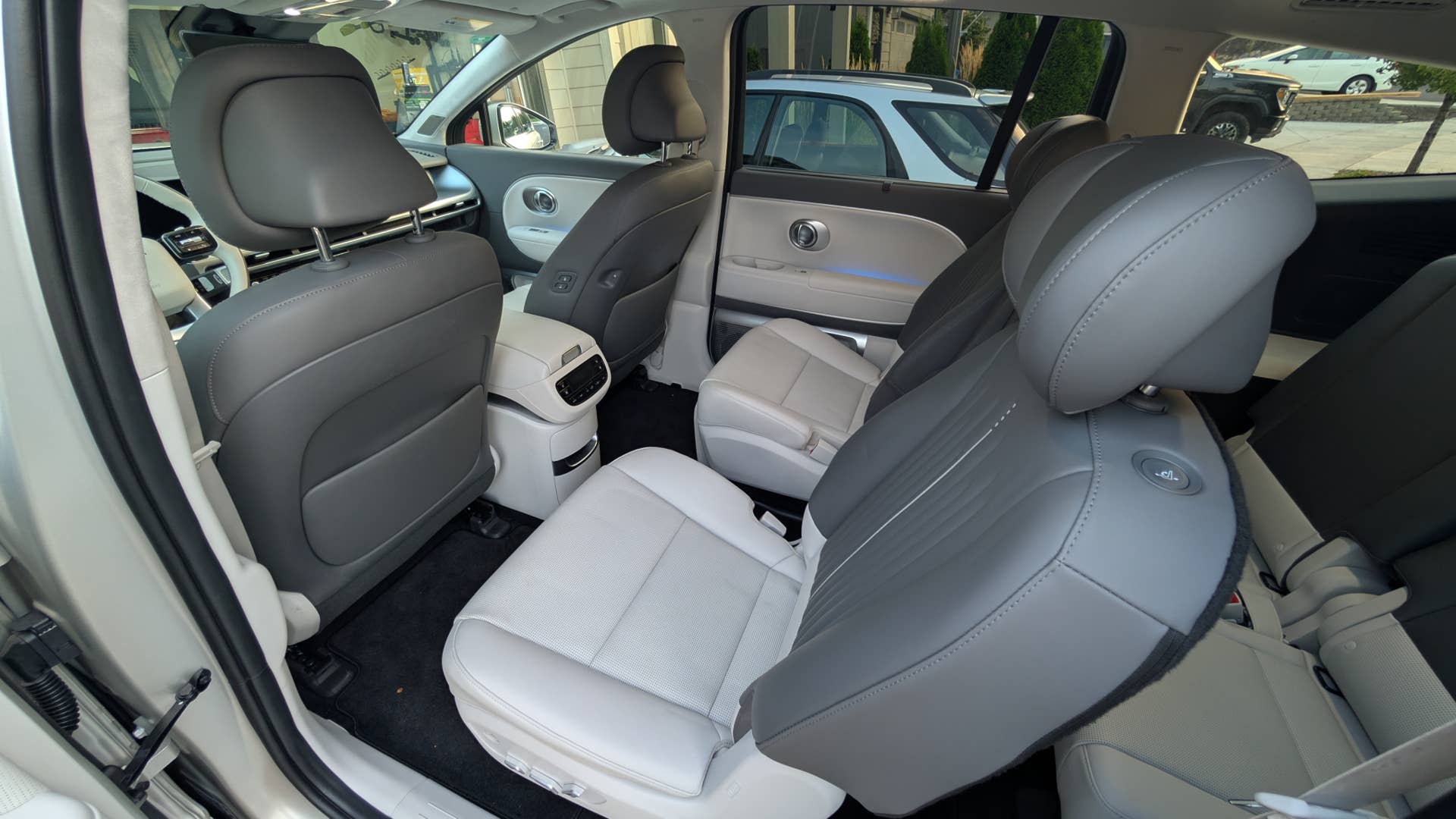 The passenger space of the 2025 Hyundai IONIQ 9 Calligraphy Design