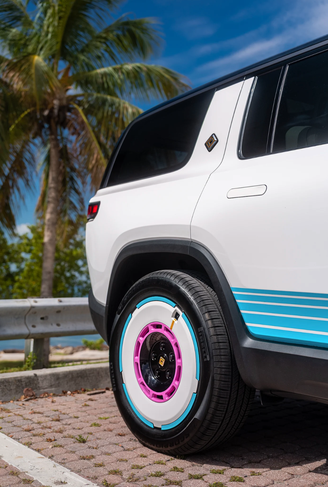 Rivian R1S Miami Edition