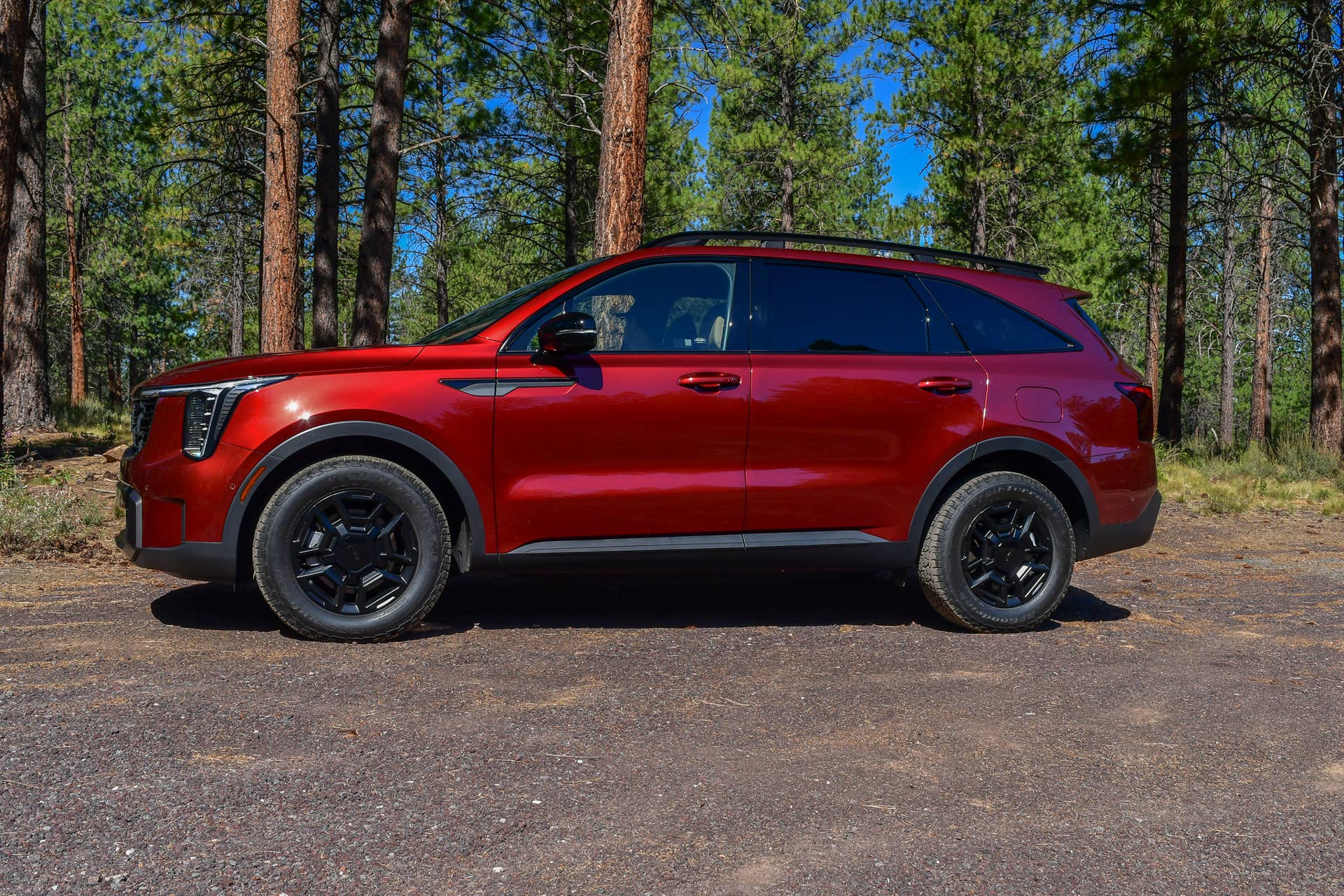 The side profile of the 2025 Kia Sorento X-Pro SX Prestige