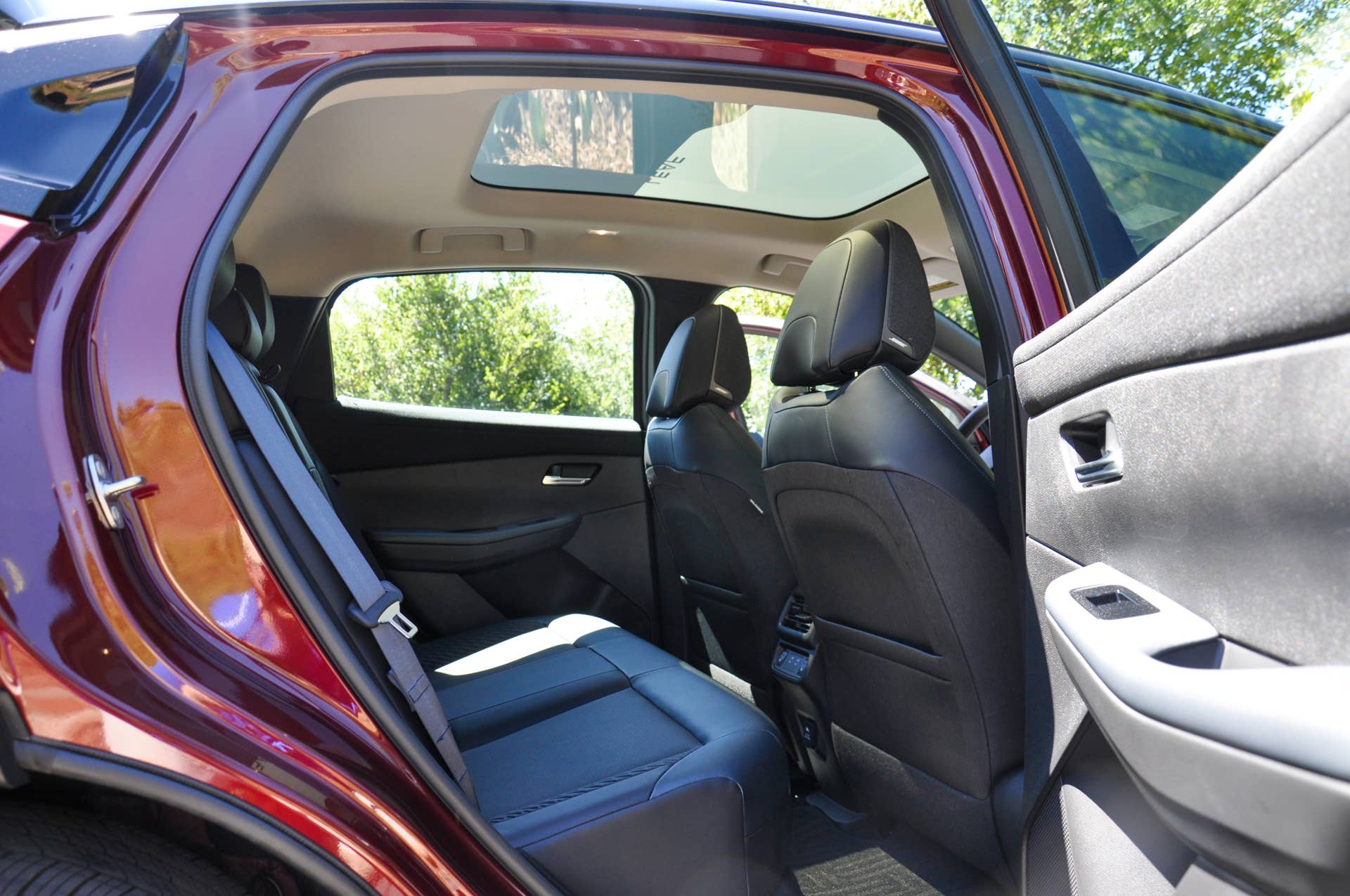 2026 Nissan LEAF Platinum+