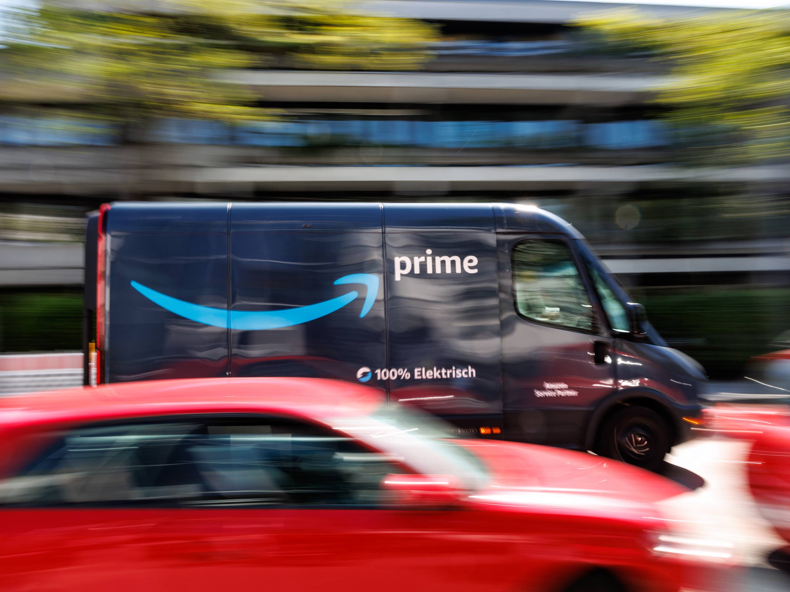 Your Next Amazon Package Might Be Delivered in These Electric Vans - Autoblog Your Next Amazon Package Might Be Delivered in These Electric Vans - Autoblog