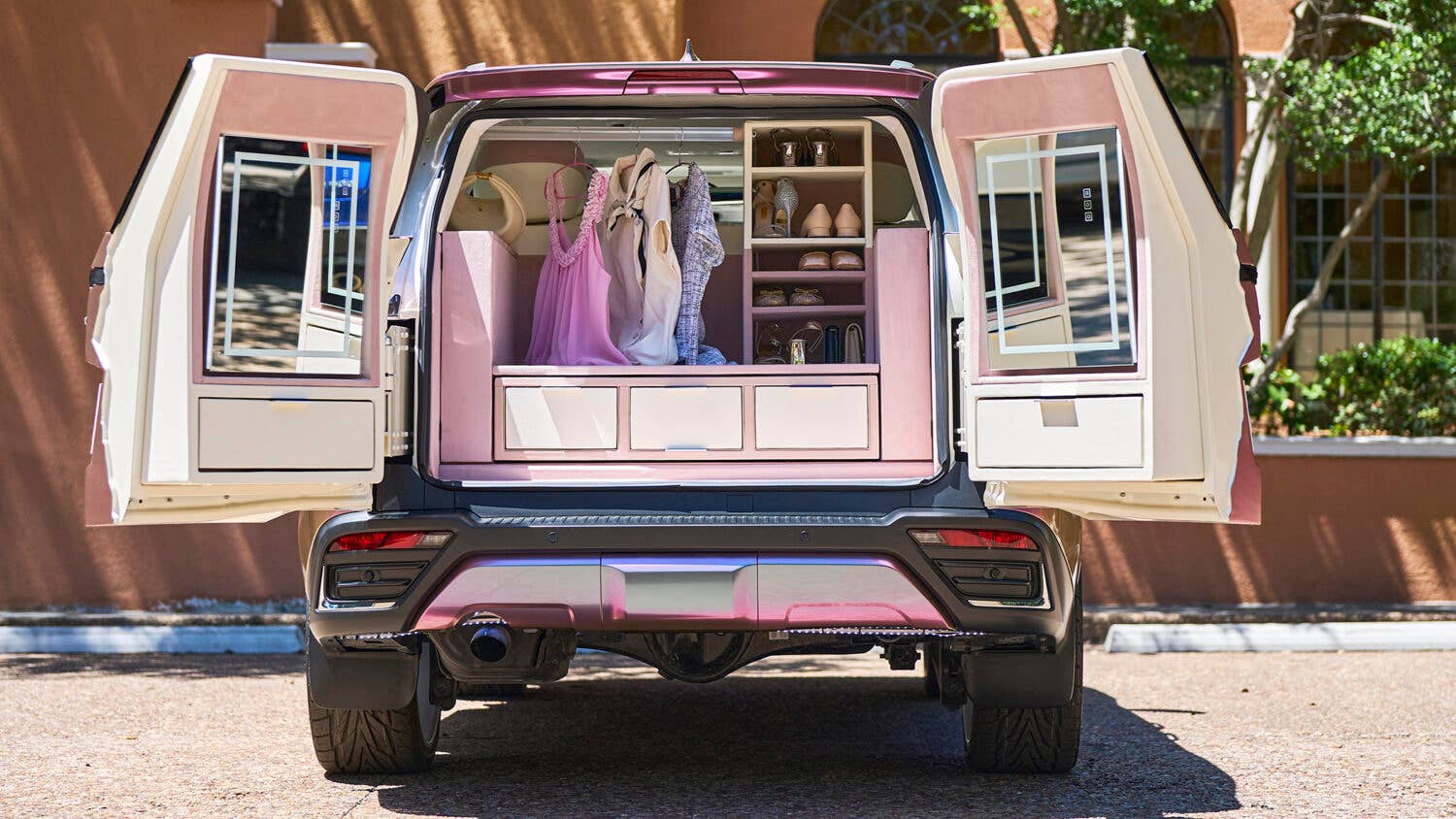 Lexus Glam LX trunk