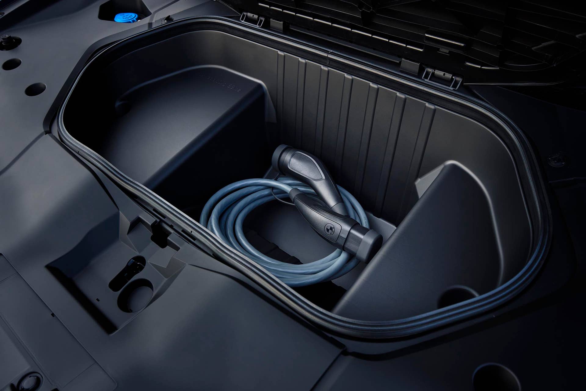 BMW iX3 - frunk
