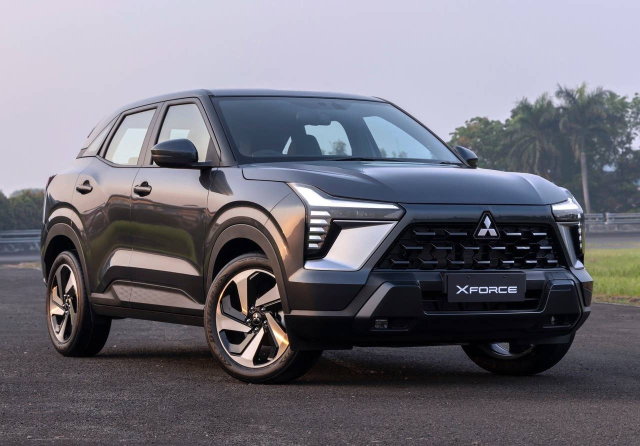 Mitsubishi X-Force front quarter beauty