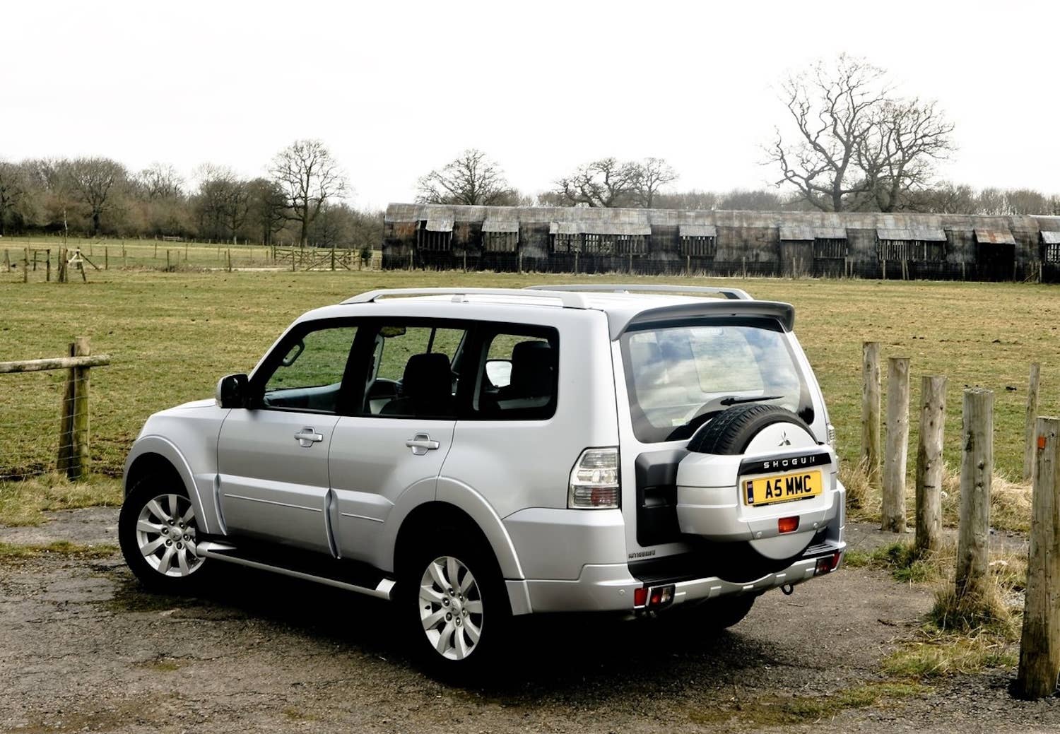 Mitsubishi Montero/Shogun/Pajero rear quarter