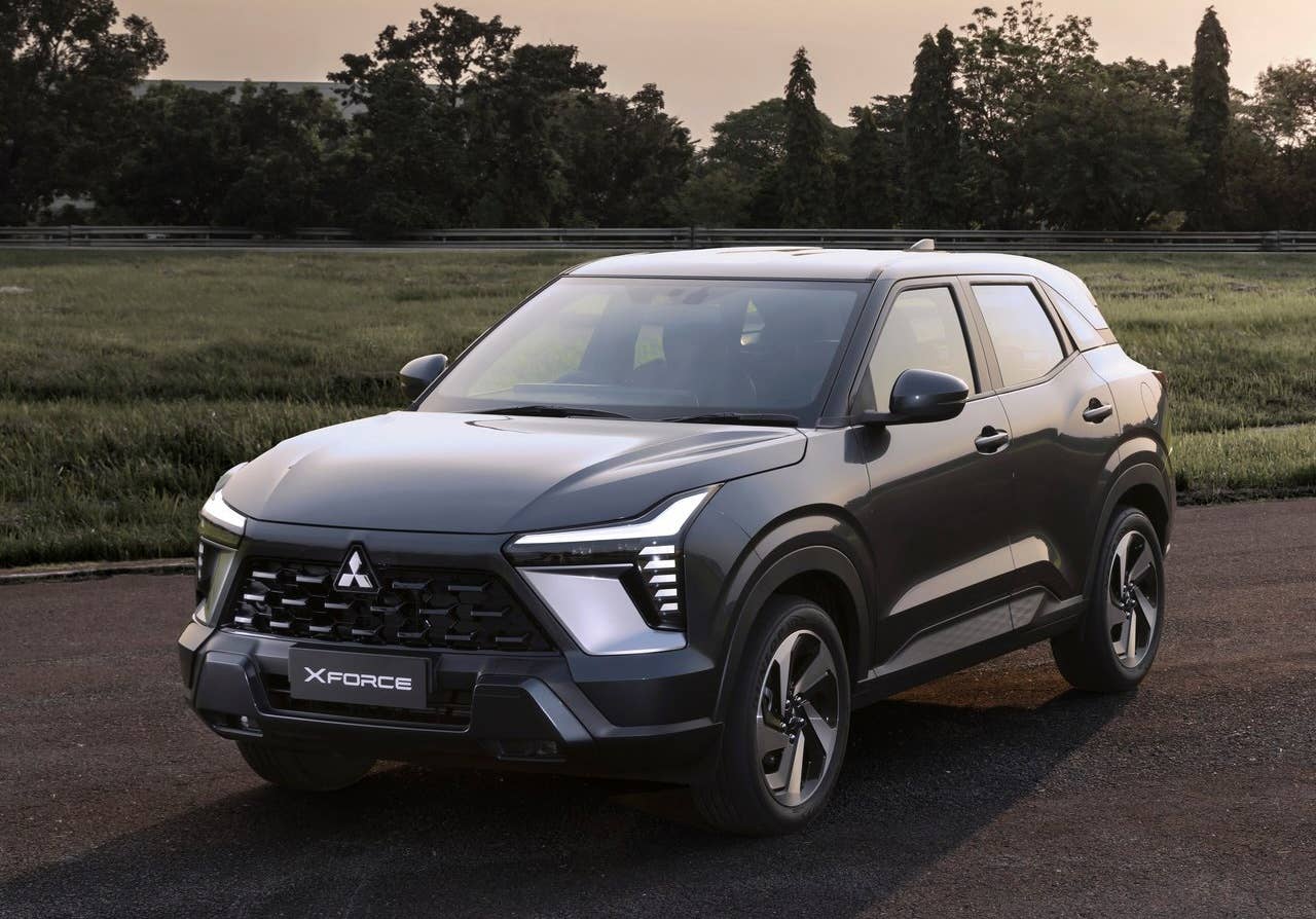 Mitsubishi X-Force front quarter
