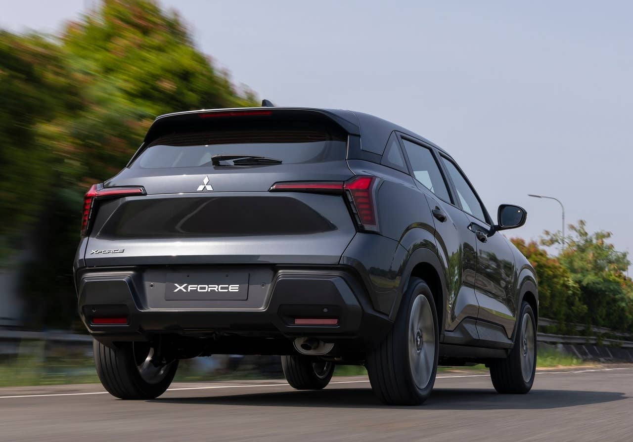Mitsubishi X-Force rear quarter